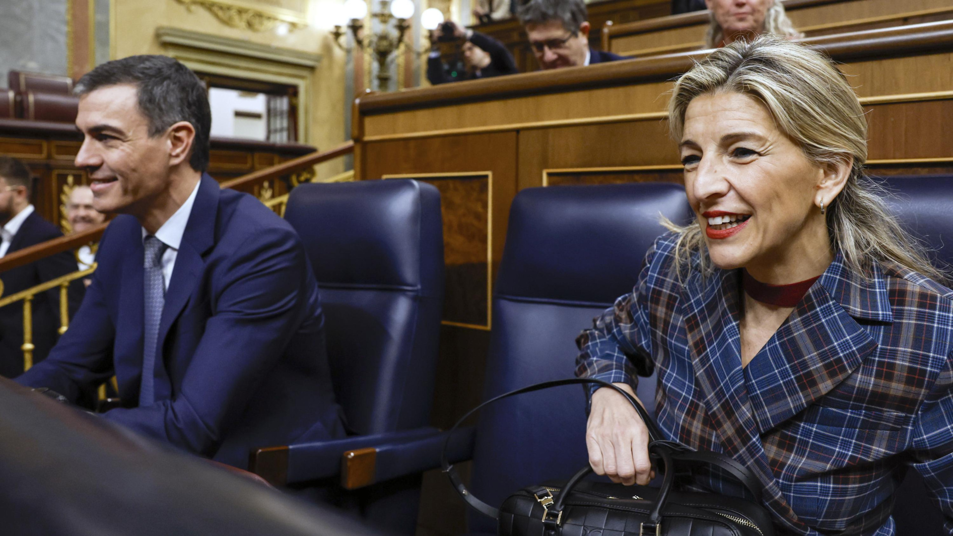 "Yolanda Díaz sigue de ministra pese a no tener ningún cargo orgánico. Está ahí simplemente para cobrar un sueldo y, si le ofrecen un puesto de 300.000 euros al año, ¿para qué va a querer ir en una lista del PSOE?"