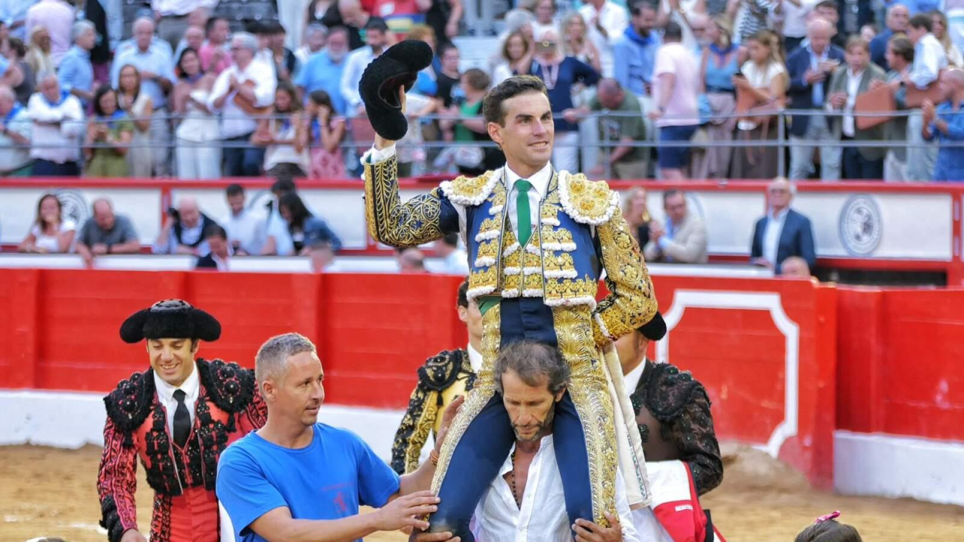 Fernando Adrián vuelve a conectar con Santander y abre la Puerta Grande