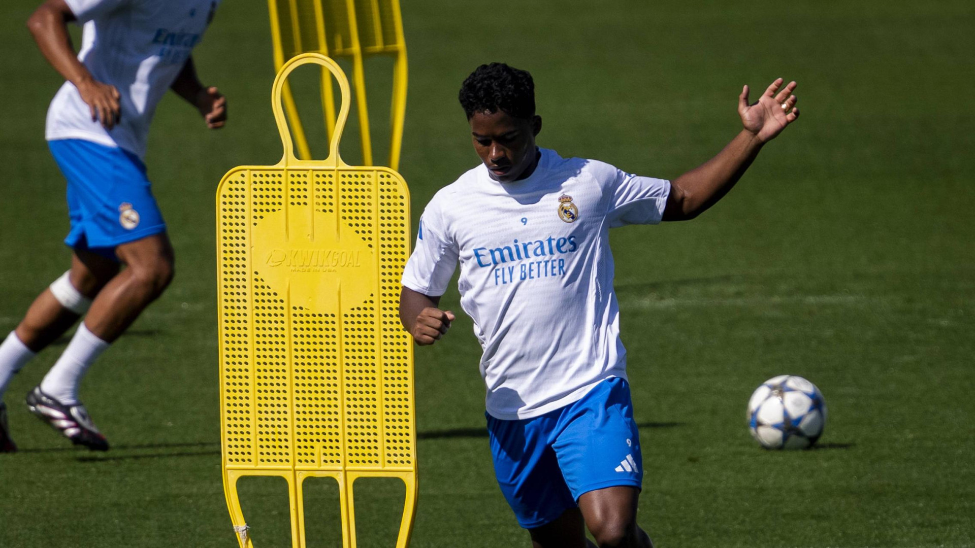 El Real Madrid se plantea una cesión de Endrick y el jugador no lo contempla