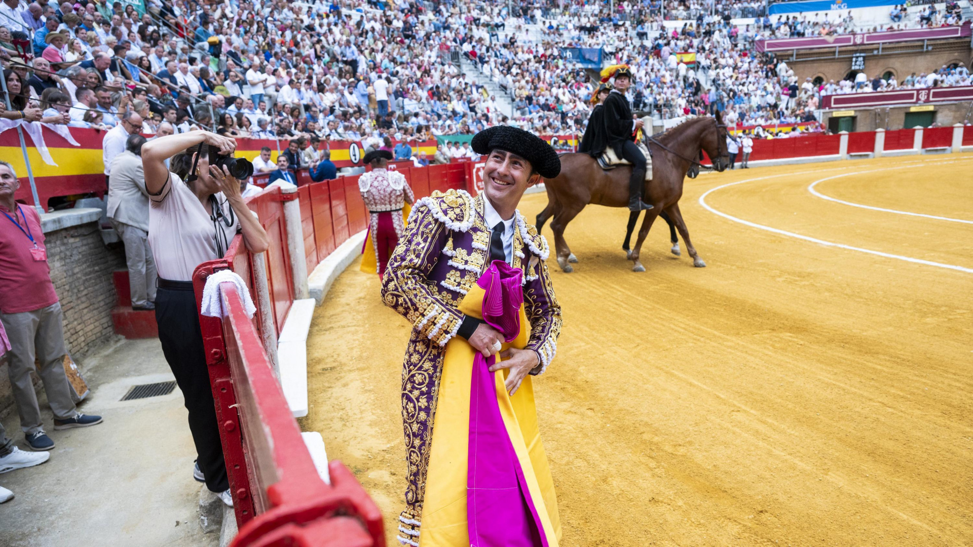 El Fandi, junto a los aficionados en Zamora antes de la Feri