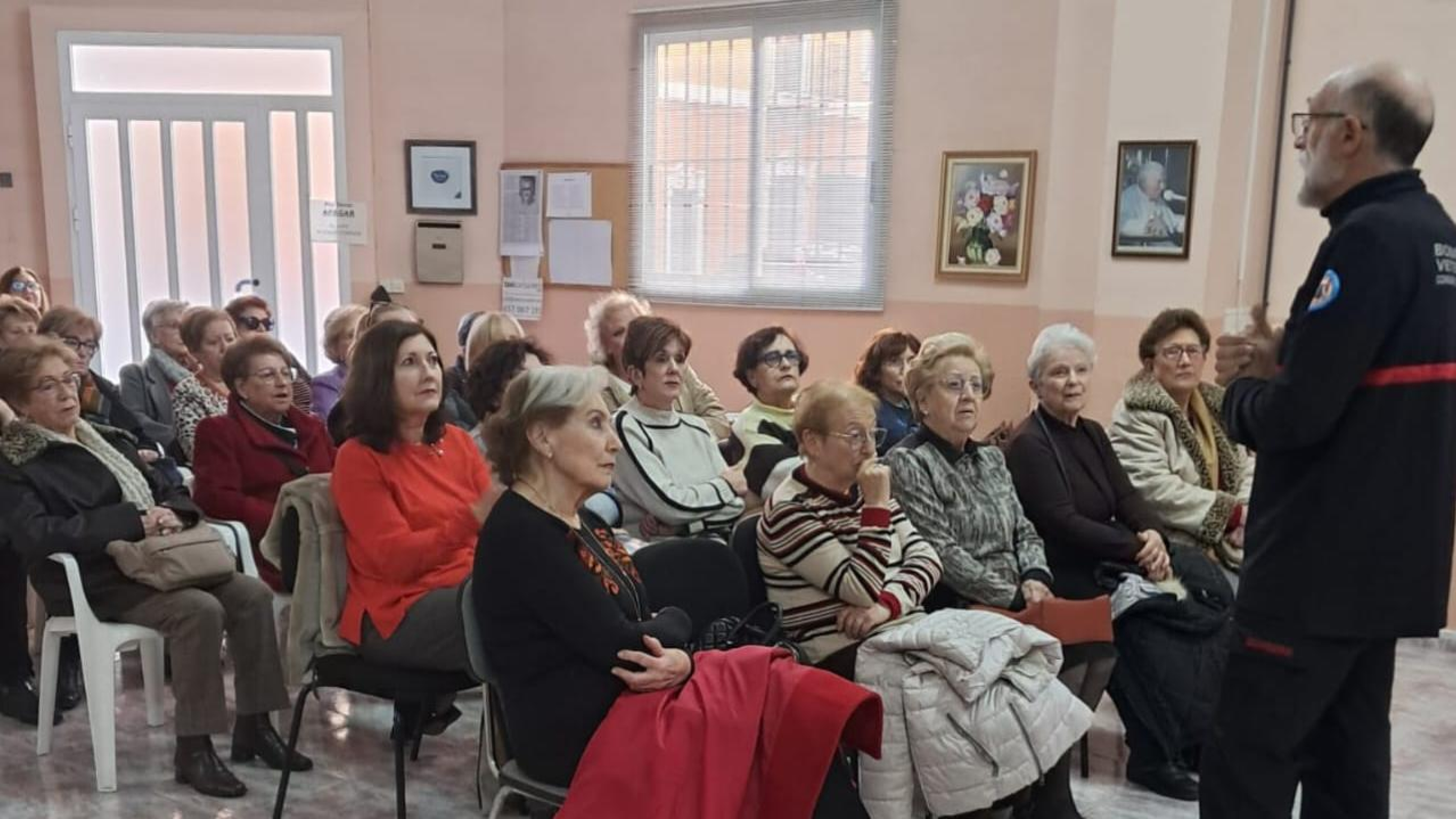 Bomberos jubilados de Valencia desvelan los trucos para evitar los incendios más comunes en casa
