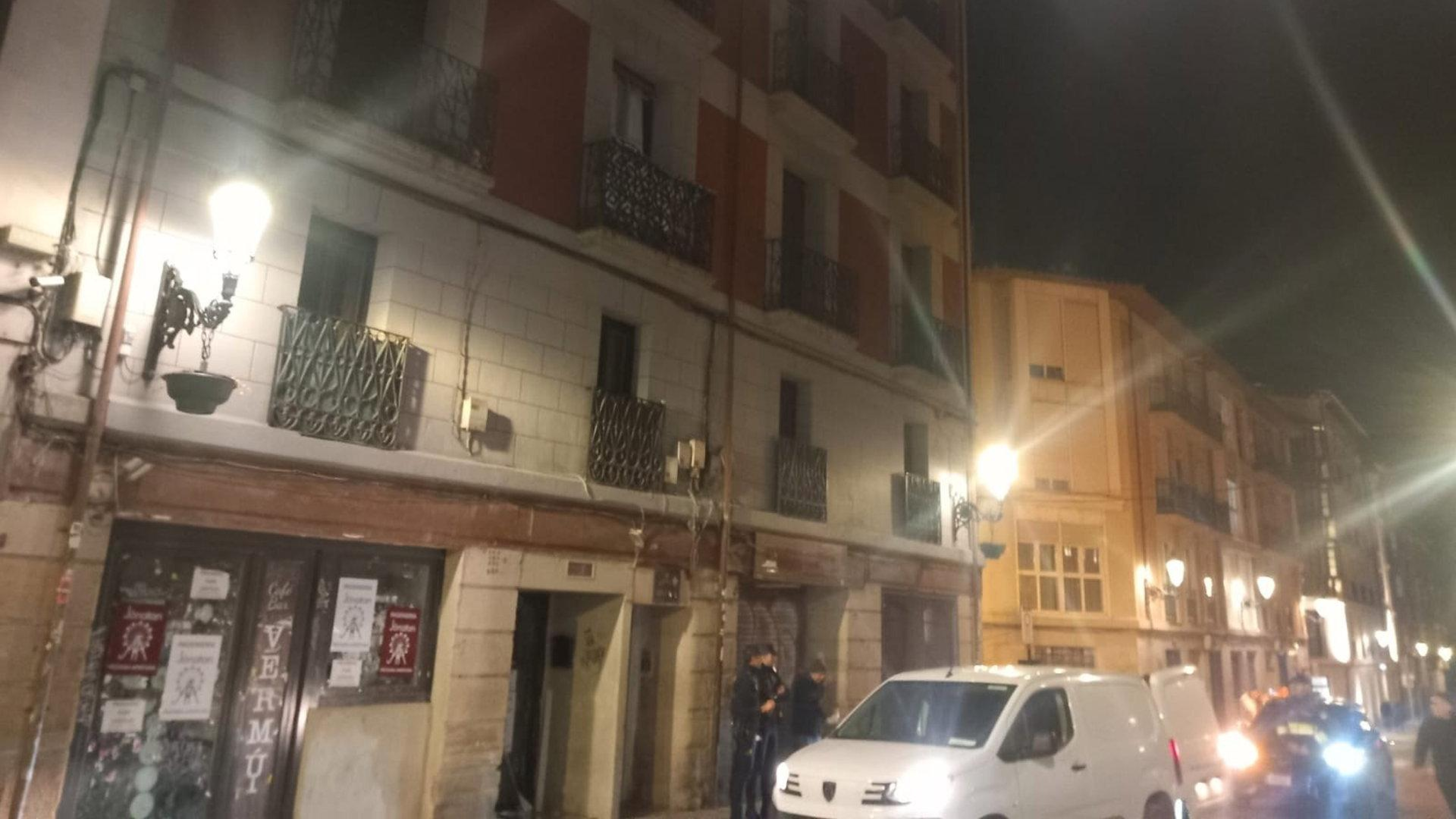 El inmueble 'okupa' en la calle Sagasta de Logroño queda cerrado sin riesgo de derrumbe total: Desalojados seis personas y varios animales