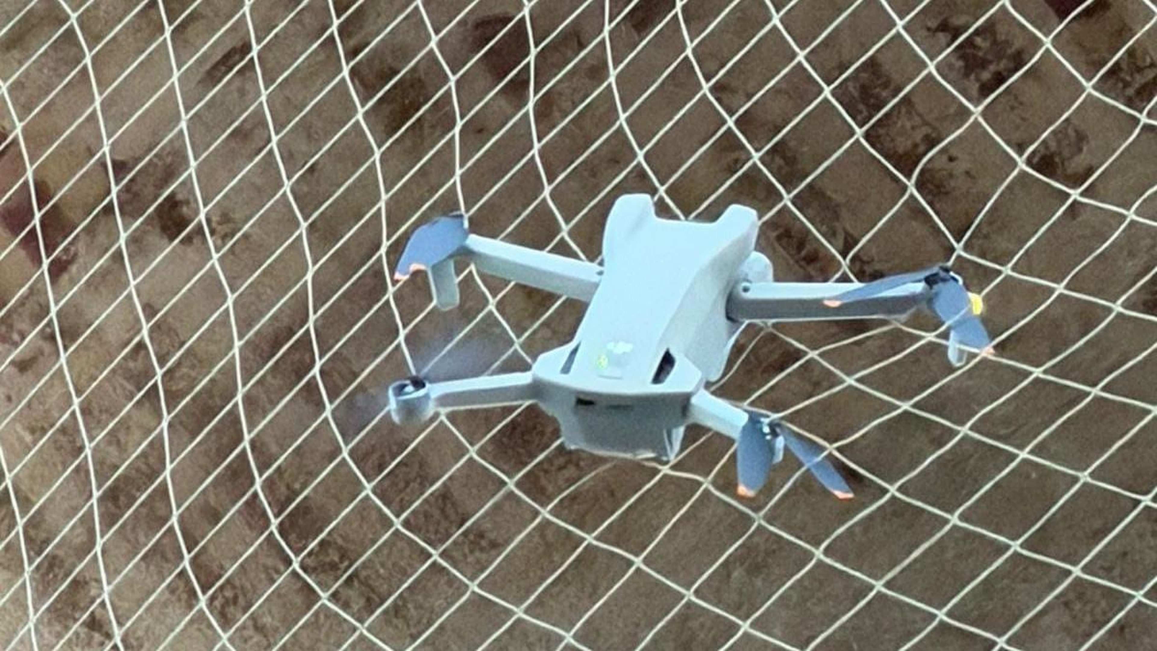 Un DRON choca contra la Muralla de Ávila y causa desperfectos en el monumento: ¿A qué sanción se enfrenta el dueño?