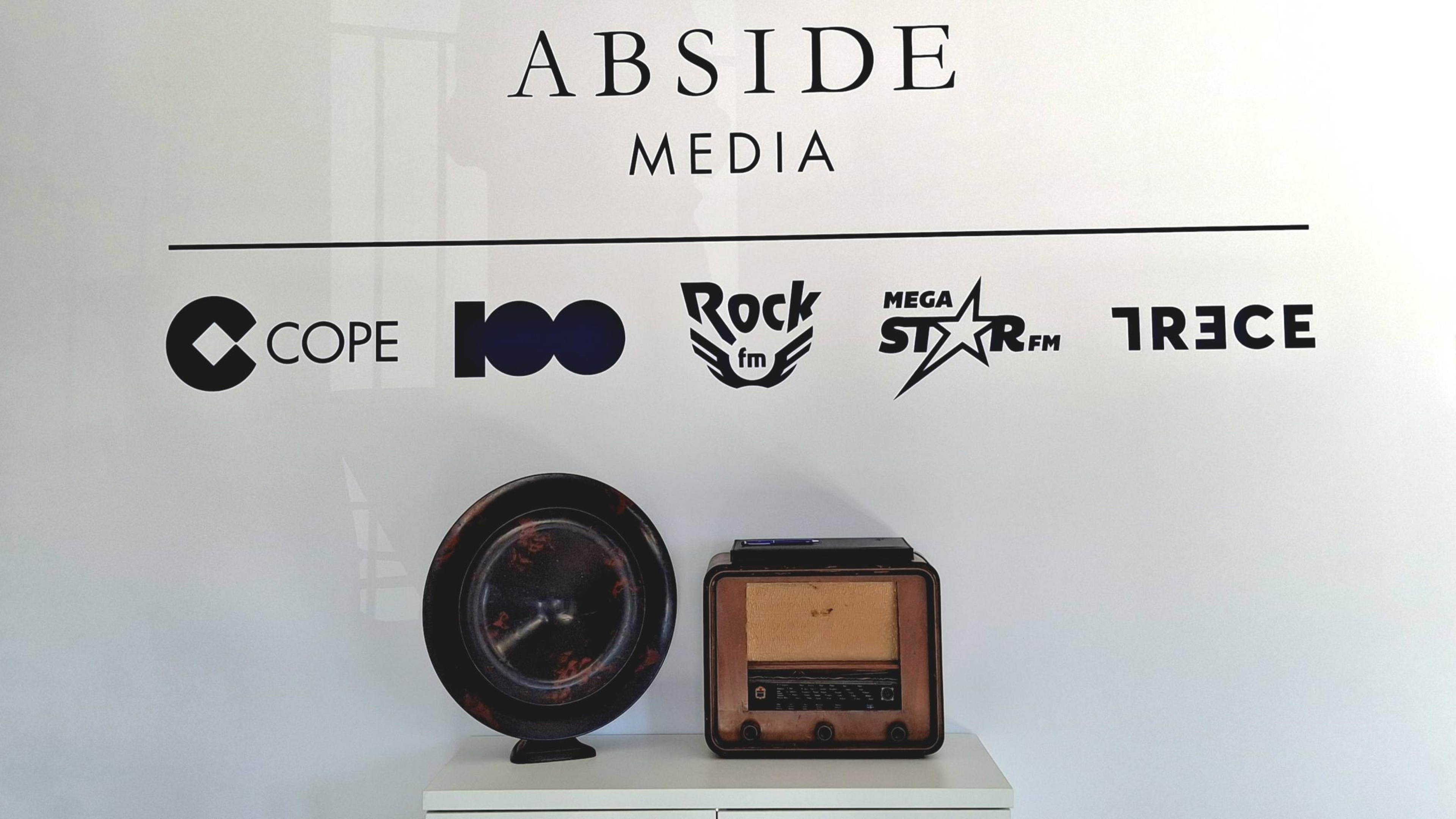 El Día de la Radio rescata la memoria de Radio Popular con la donación de dos joyas históricas