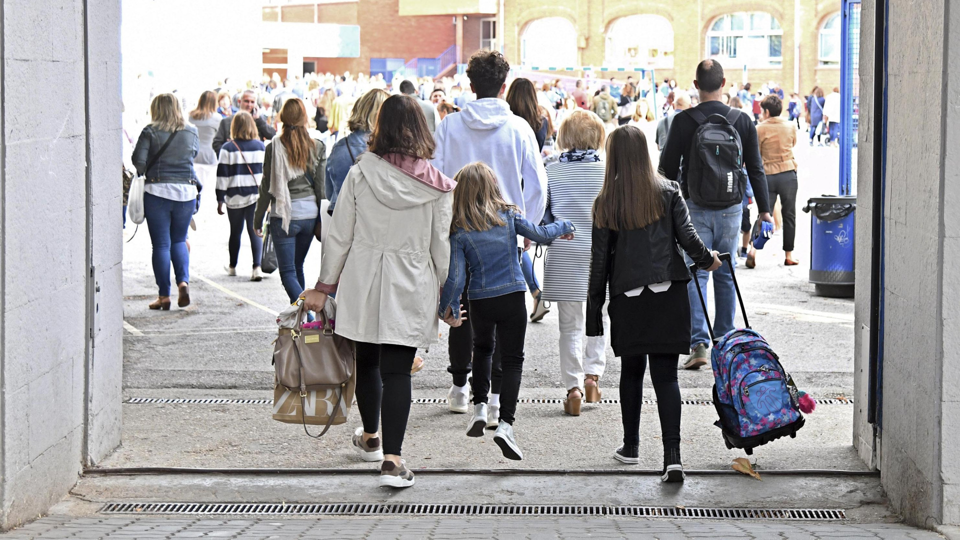Fijados los servicios mínimos para la huelga de conserjería y limpieza de colegios de Santiago la semana que viene
