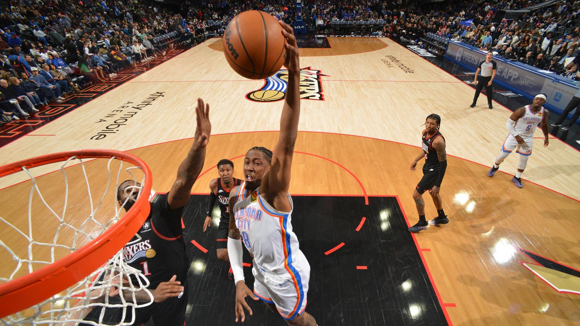 Los Thunder logran su duodécima victoria consecutiva y mantienen la distancia con los Spurs