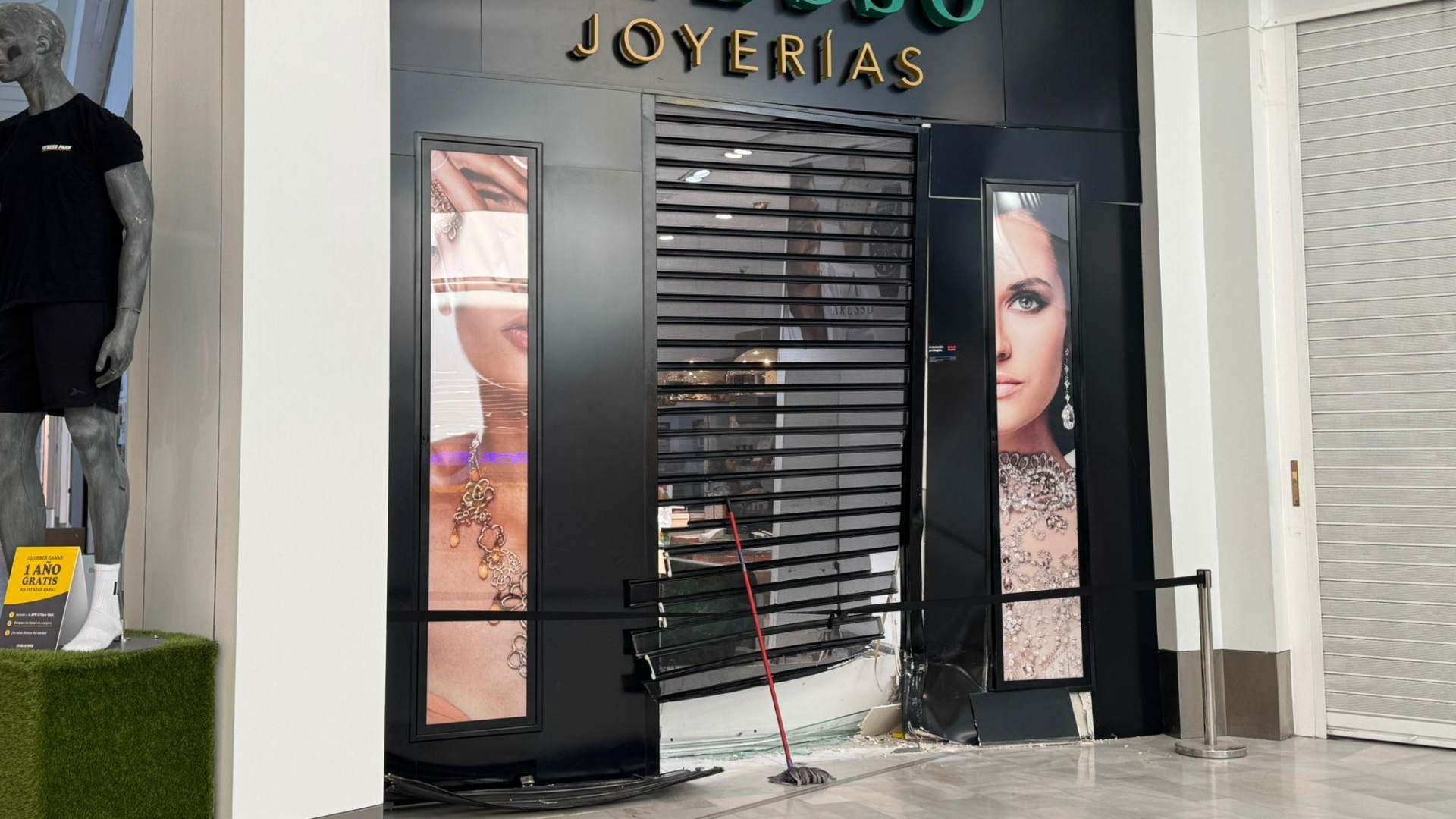 Los asaltantes de la joyería de Badajoz iban 'encapuchados y con guantes' y huyeron en un segundo coche