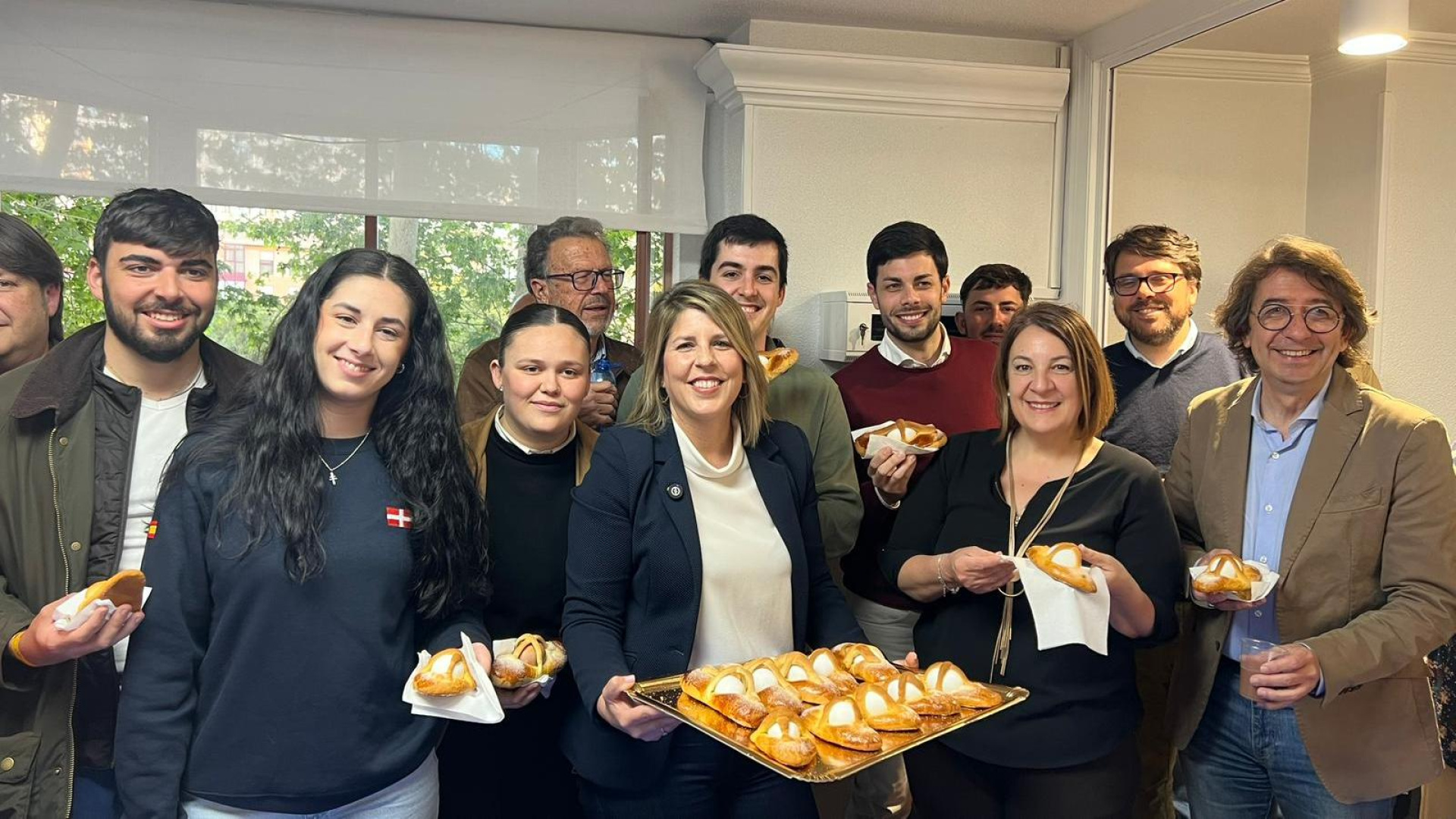 Arroyo destaca la gestión del PP en Cartagena durante la tradicional mona de Pascua con afiliados y simpatizantes