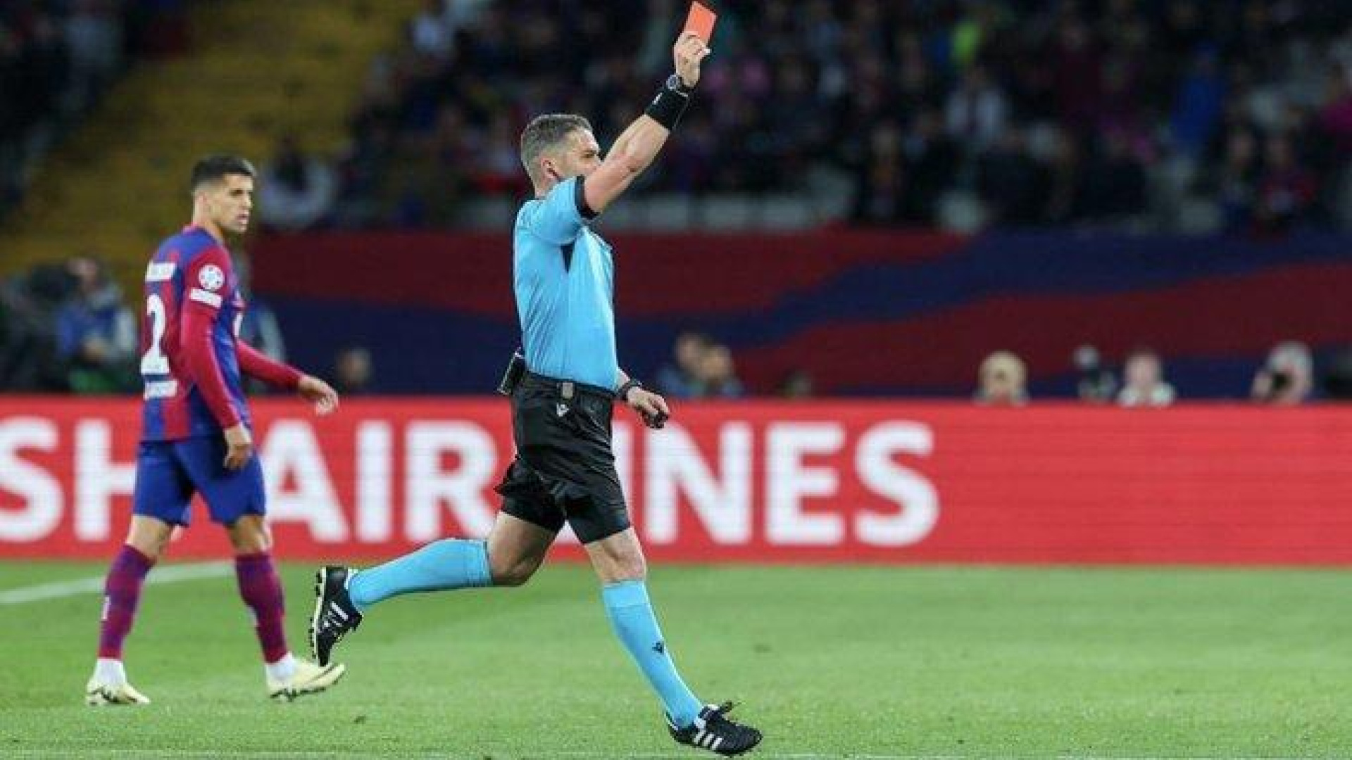 El temor entre las peñas del Atlético por el árbitro designado para arbitrar el encuentro de Champions ante el Barça: "Cuando los números hablan por sí solos, ya no es casualidad..."