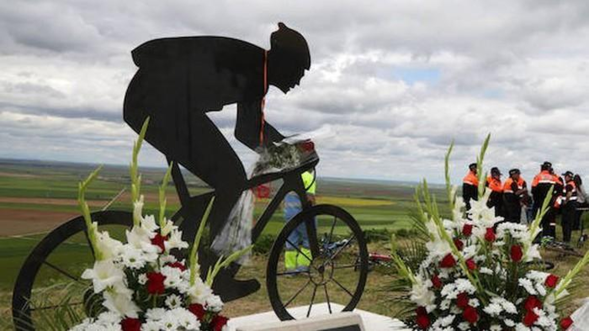 Urueña (Valladolid) pedalea de nuevo contra el cáncer de mama en el memorial ciclista más grande de Castilla y León