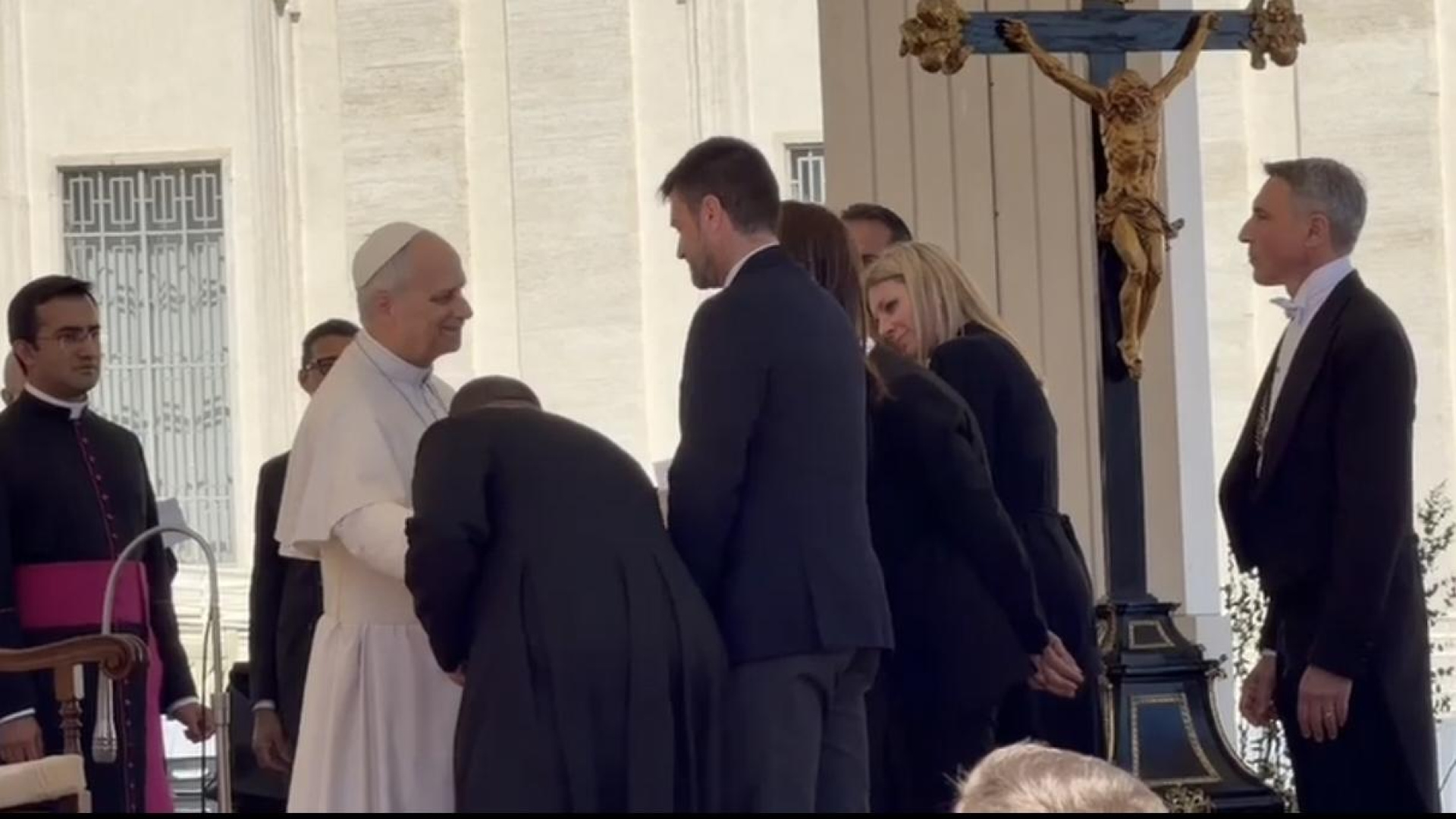 El Papa León XIV recibe a una delegación de Grazalema encabezada por el alcalde Carlos Javier García y el párroco Luis Carlos Vílches