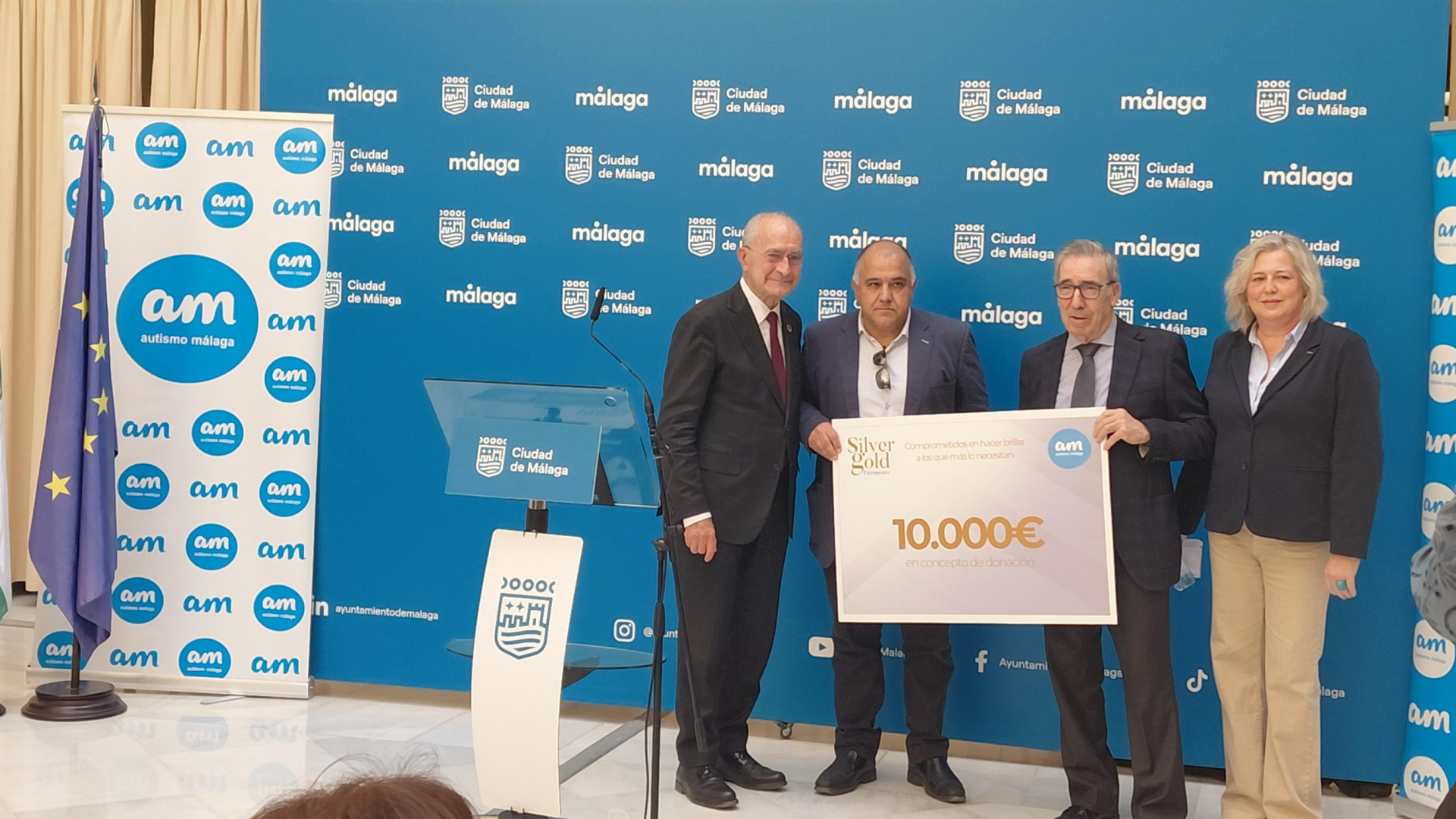 SilverGold Patrimonio entrega 10.000 euros a Autismo Málaga en el Ayuntamiento de Málaga