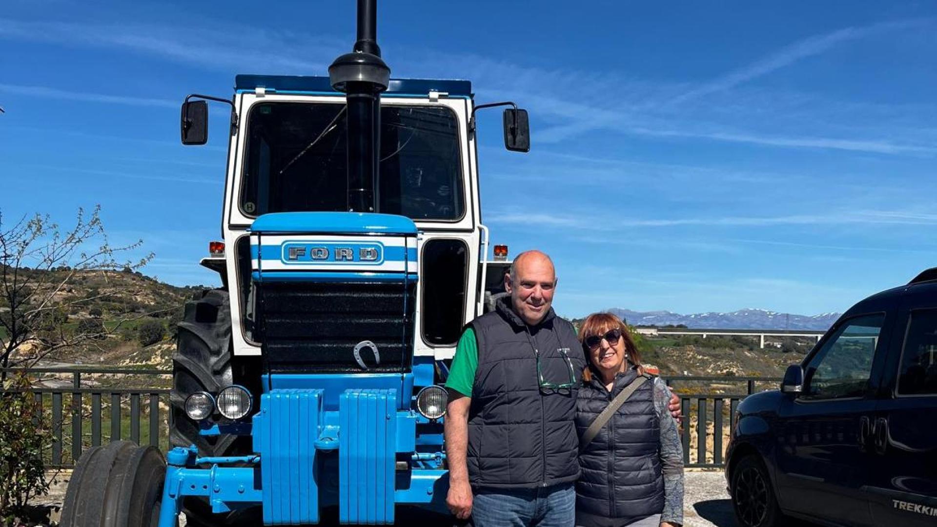 Un matrimonio de Huesca inicia el Camino de Santiago a tractor: 