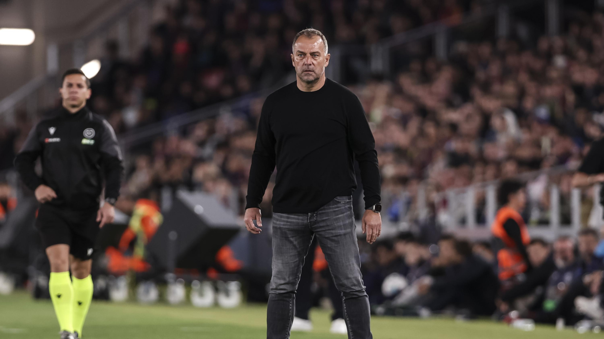 Flick: "No sé por qué el VAR decidió diferente en el segundo gol, estas cosas me preocupan más"