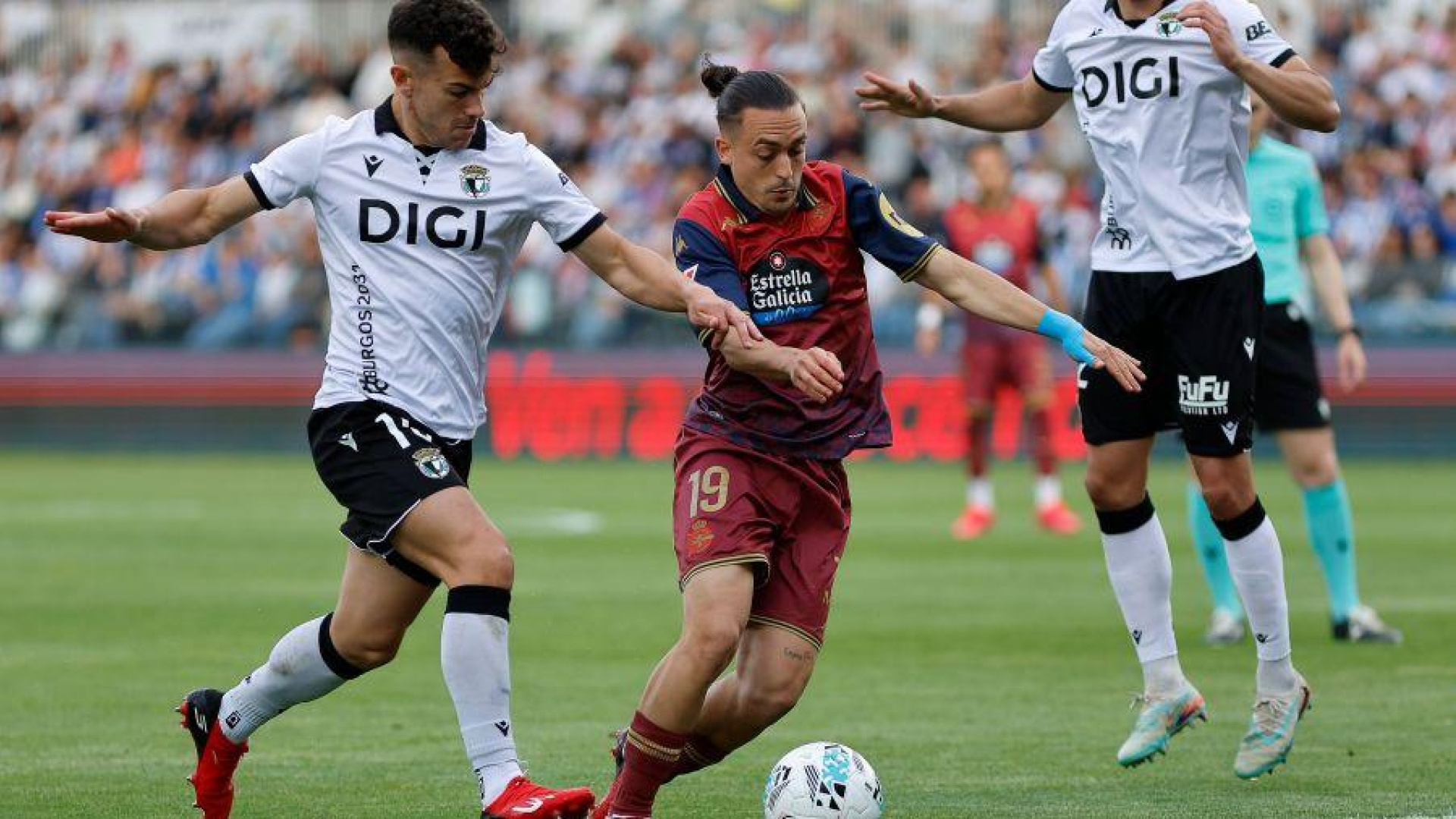 El Deportivo se queja de los arbitrajes en Segunda División: 