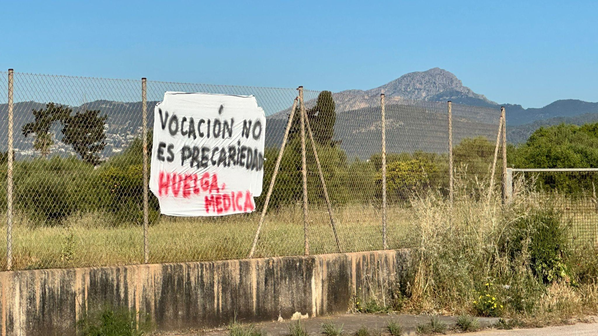 Los médicos rompen con Sanidad y exigen la intervención directa de Pedro Sánchez: 