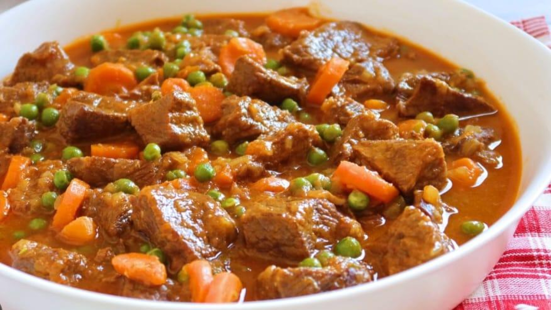 El truco que transforma la ternera a la jardinera en un plato fácil, rápido y lleno de sabor