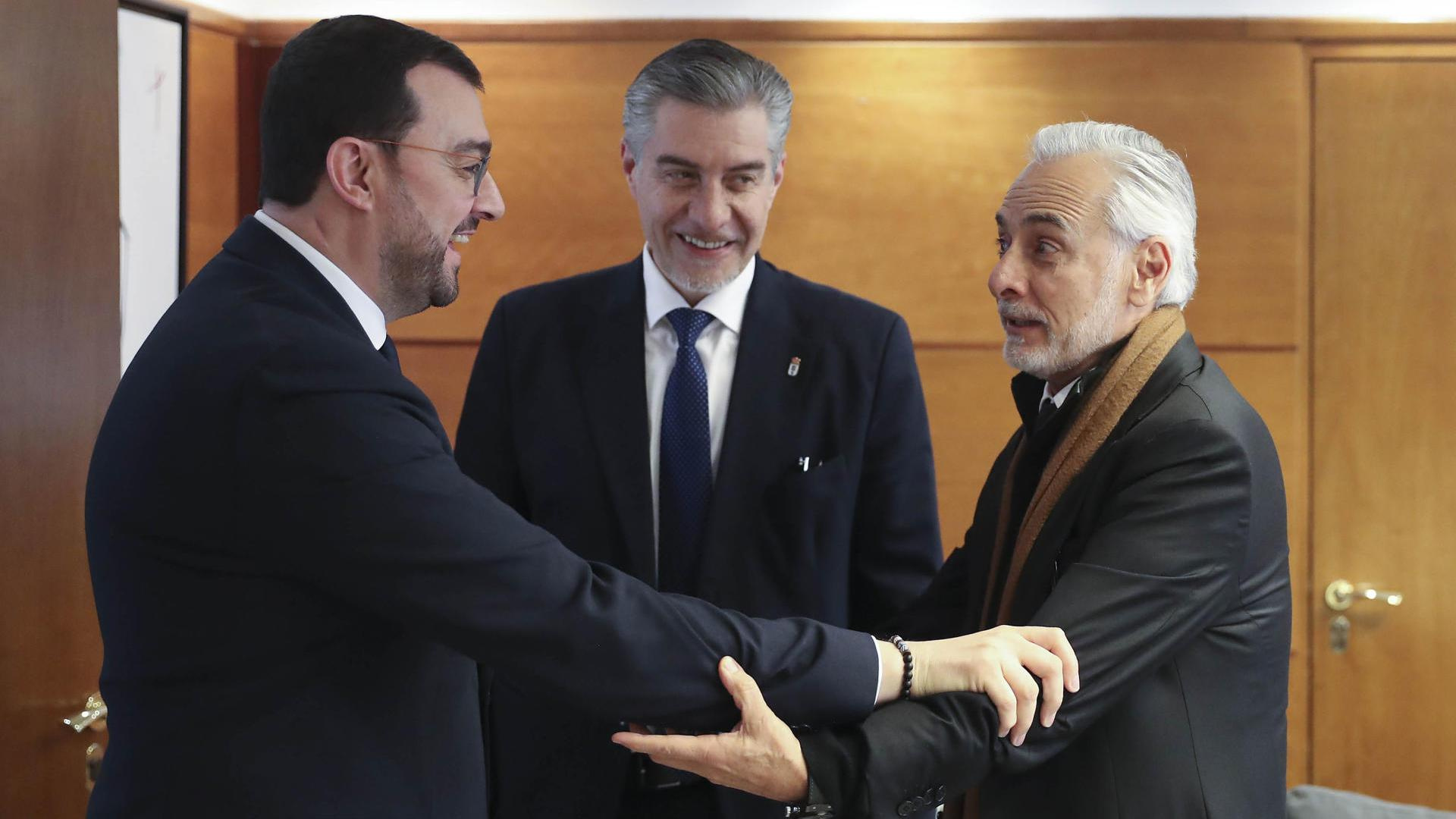 El Real Oviedo recibe la Medalla de Asturias por sus cien años de historia