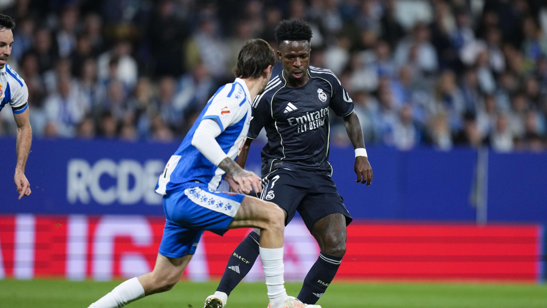 LaLiga refleja hasta seis cánticos contra el Barça en El Sadar y recoge gritos de 'tonto, tonto' hacia Vinicius en el Espanyol-Real Madrid