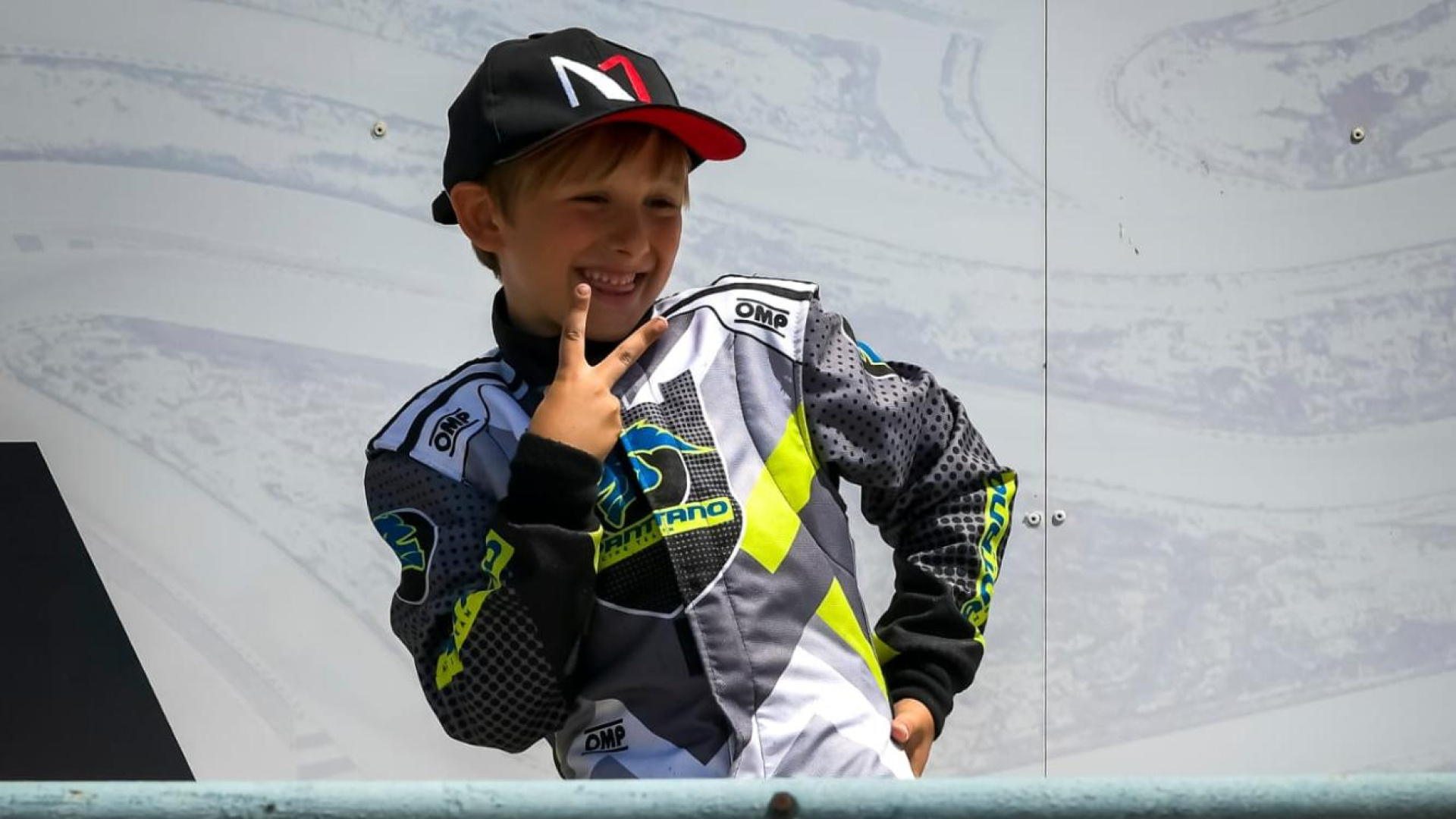Aitor Otamendi, el niño de 7 años que hace historia en el karting español