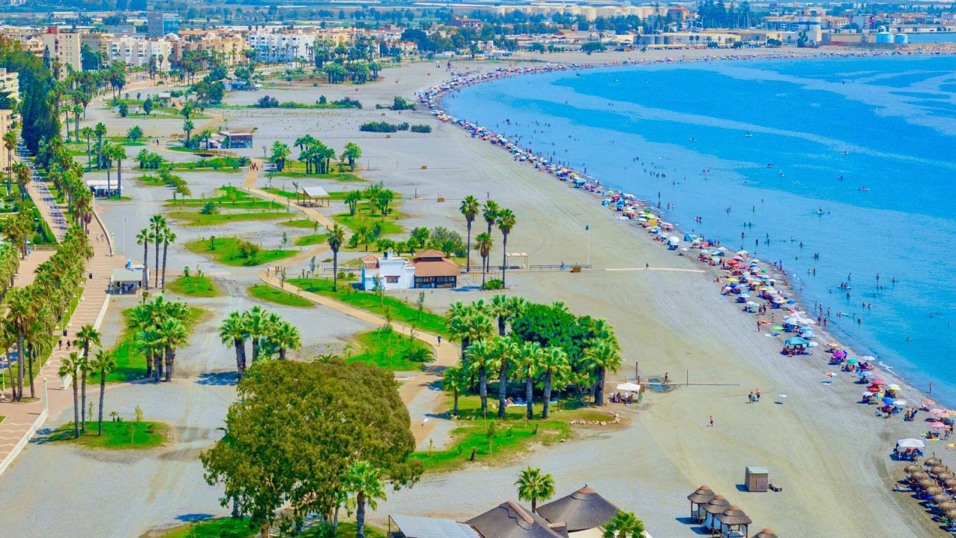 La Playa de Poniente de Motril recupera la Bandera Azul 38 años después