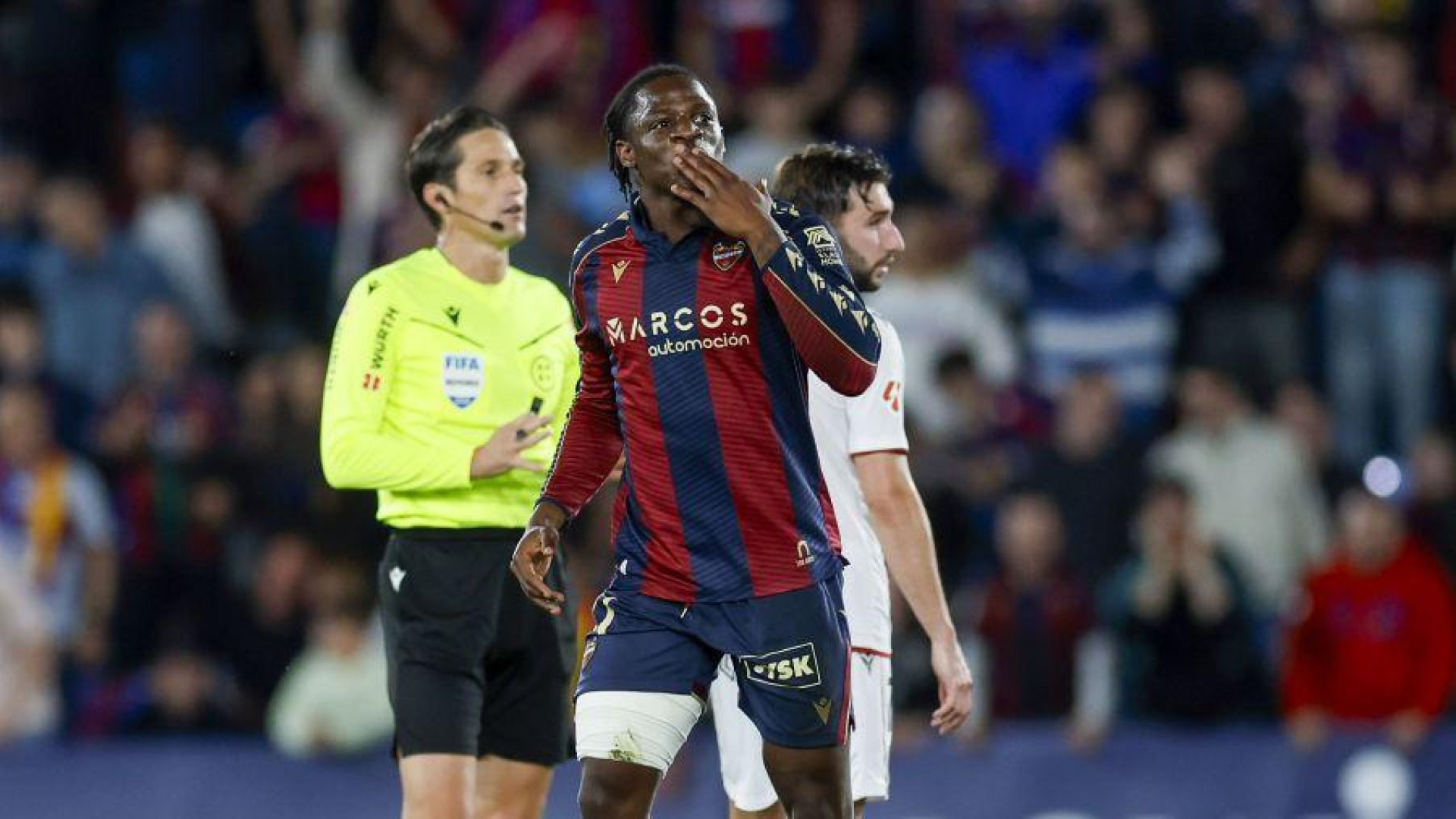 Etta Eyong llega a tiempo para salvar al Levante UD del descenso
