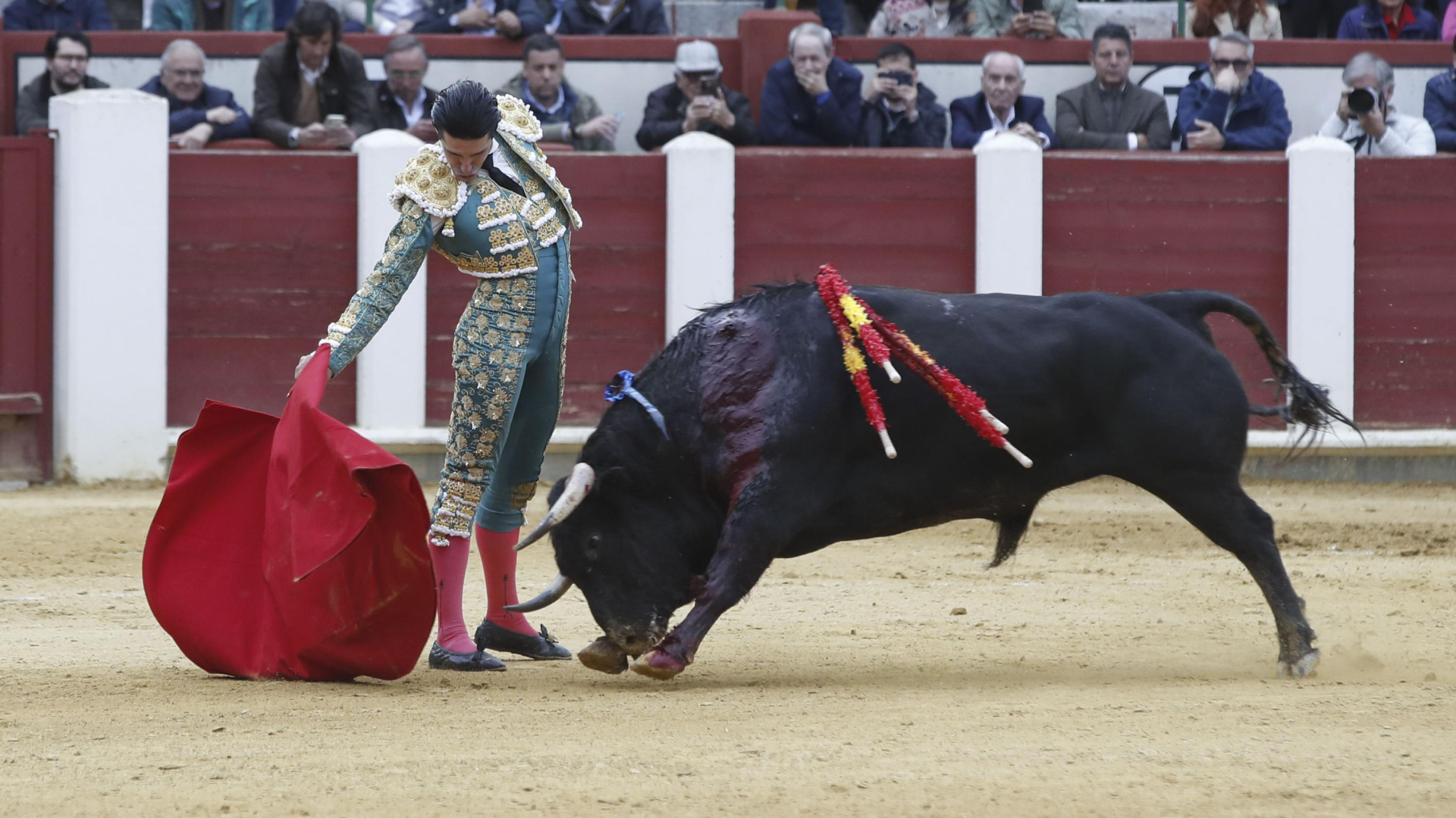 Talavante puso el poso y Borja Jiménez el peso de un triunfo que se escapó por poco