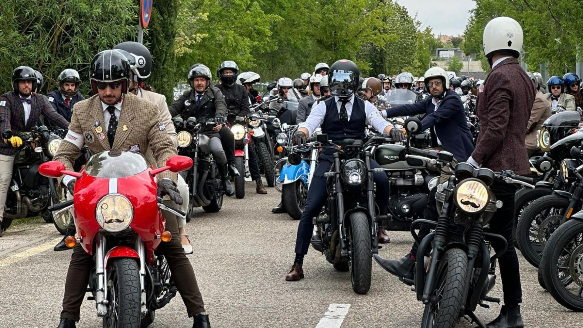 Motos clásicas y elegancia toman Zaragoza para luchar contra el cáncer de próstata