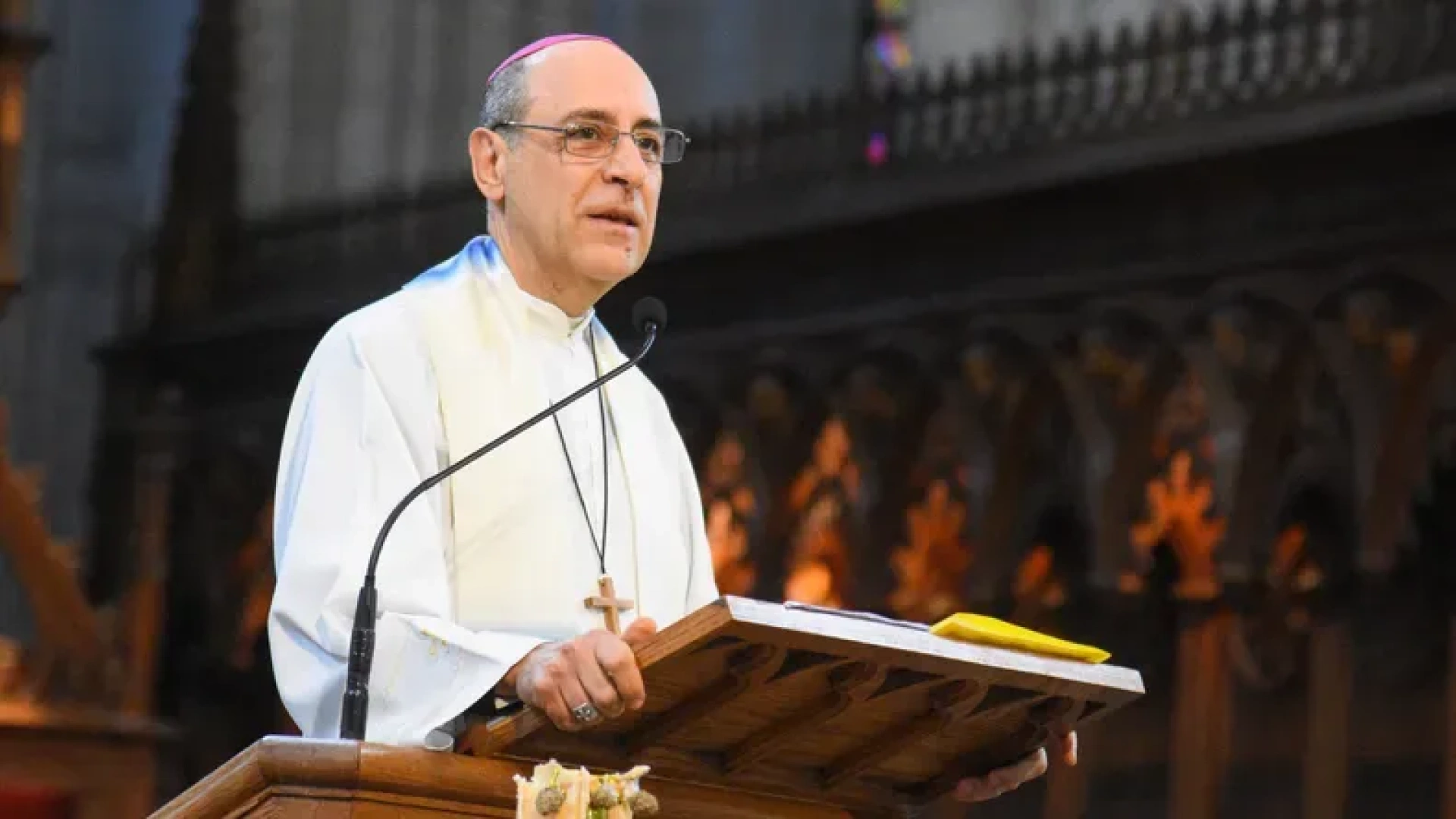 El Vaticano advierte a los lefebvrianos que ordenar obispos sin mandato del Papa es un acto cismático: 