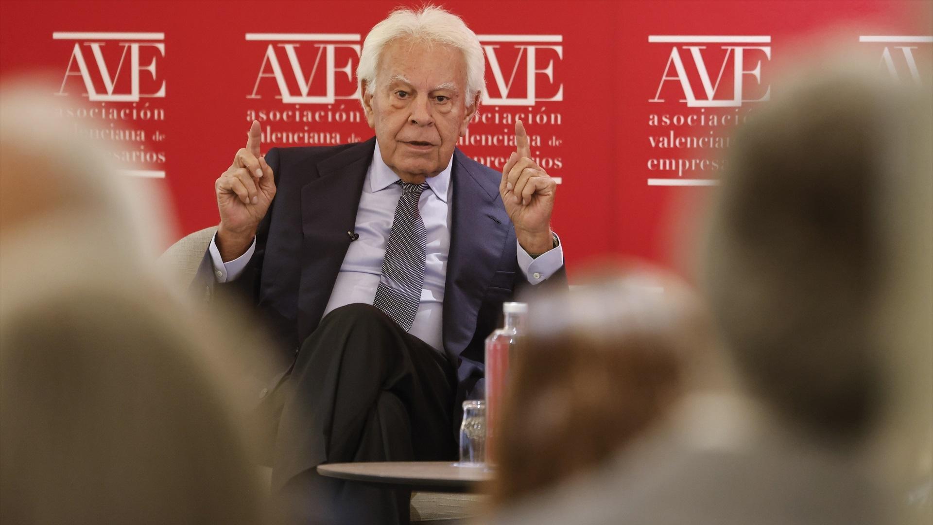 Felipe González cree que debería haber elecciones este año