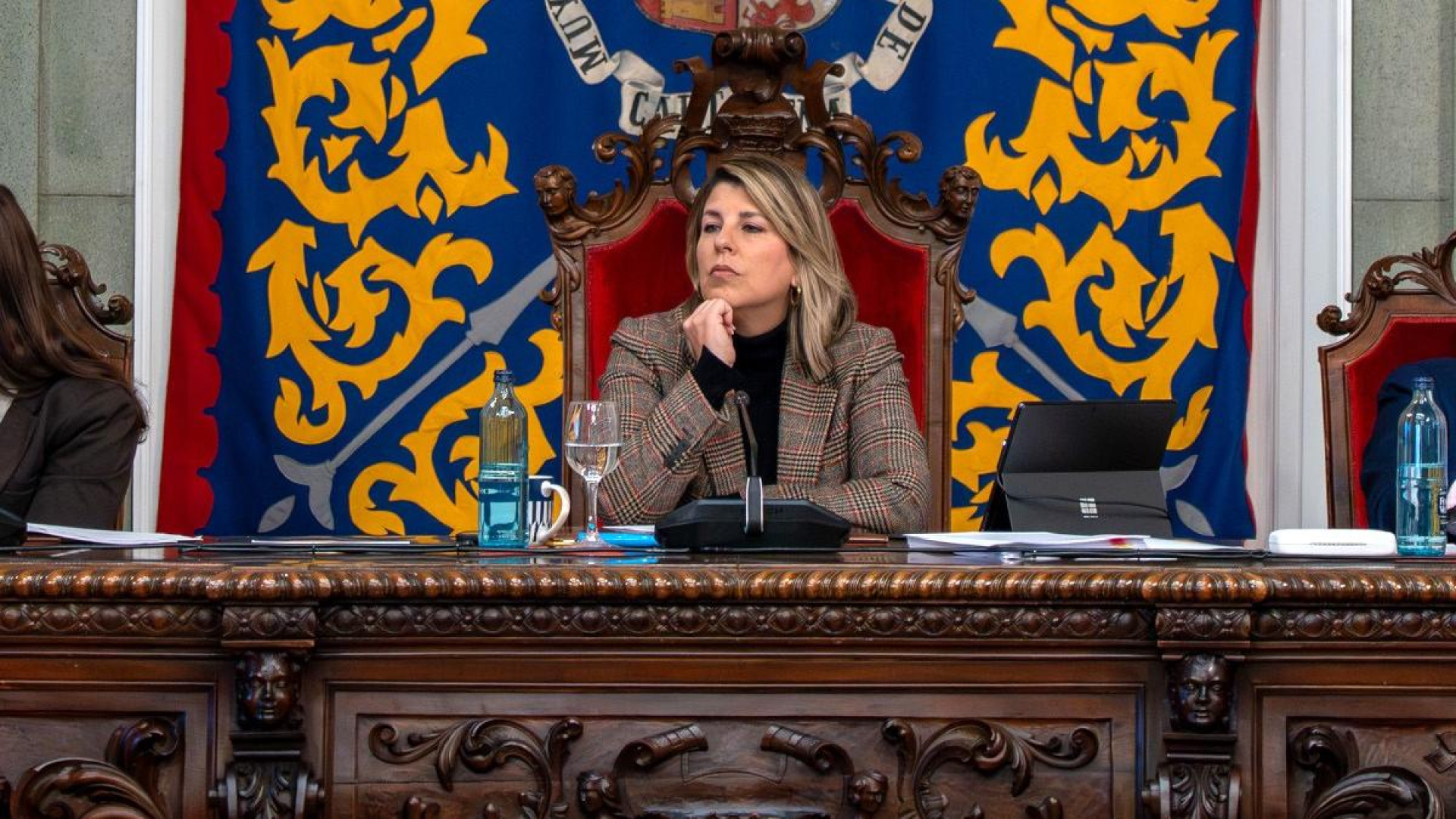La alcaldesa de Cartagena firma el cese de los concejales de VOX