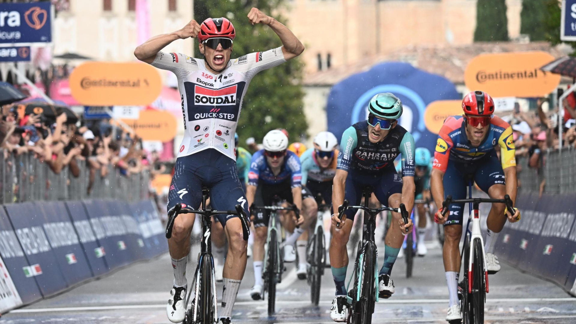 Paul Magnier sorprende al sprint tras el Ca' del Poggio; un día menos para el triunfo final de Vingegaard