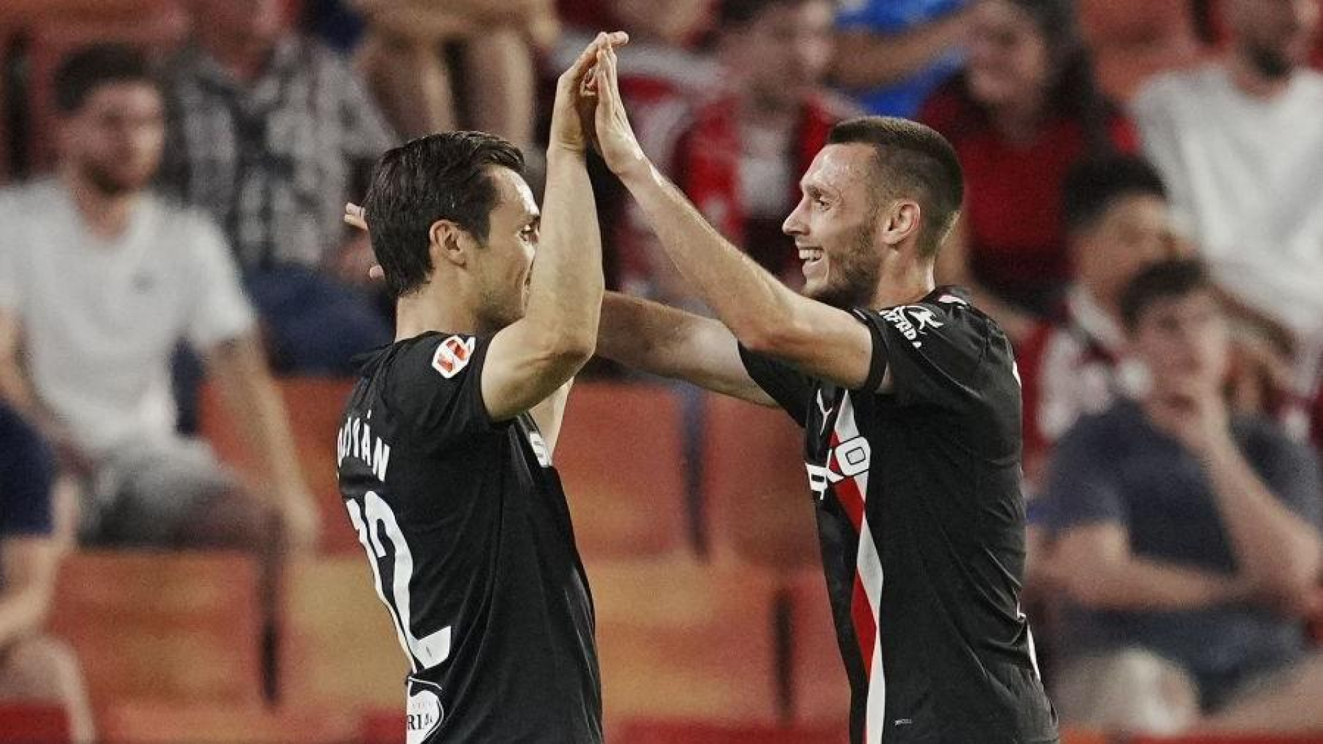 El Sporting gana y amarga el final de temporada al Granada