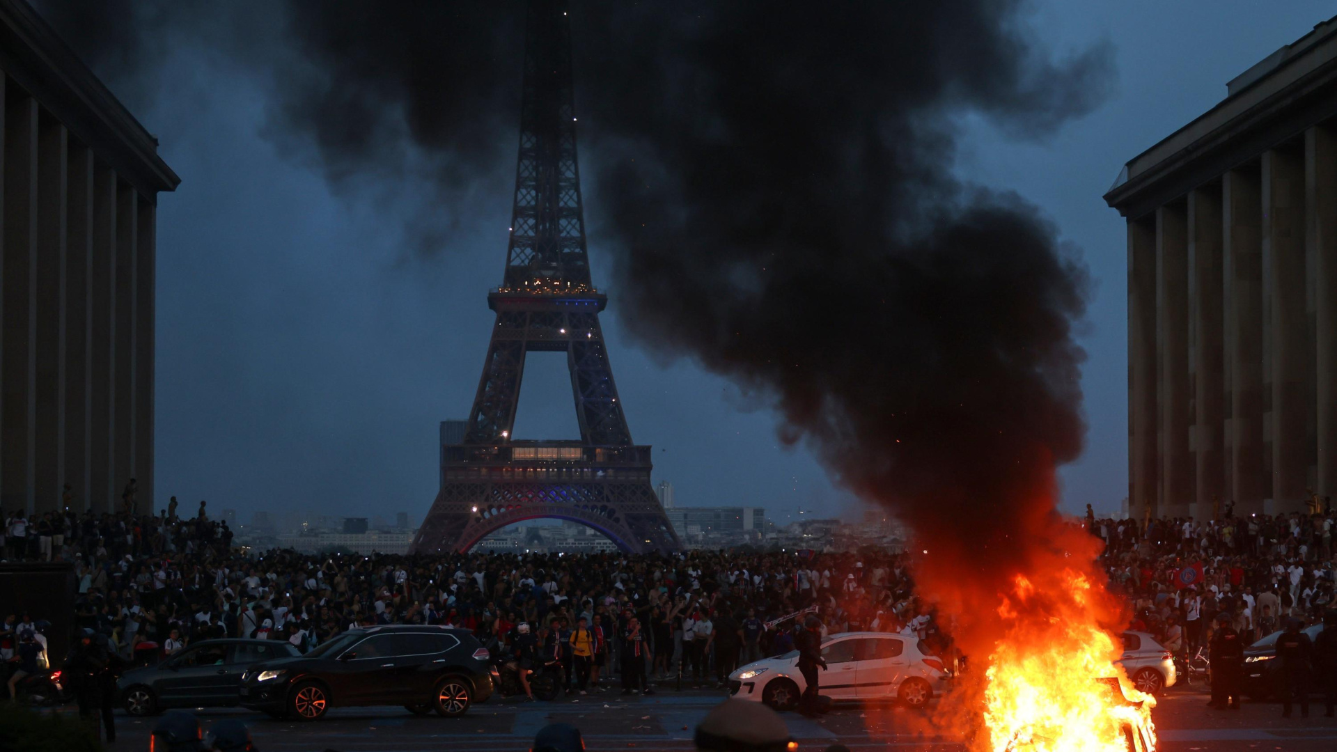 Caos en Francia tras la victoria del PSG en la Champions: siete policías heridos, uno de ellos de gravedad, y más de 400 personas detenidas