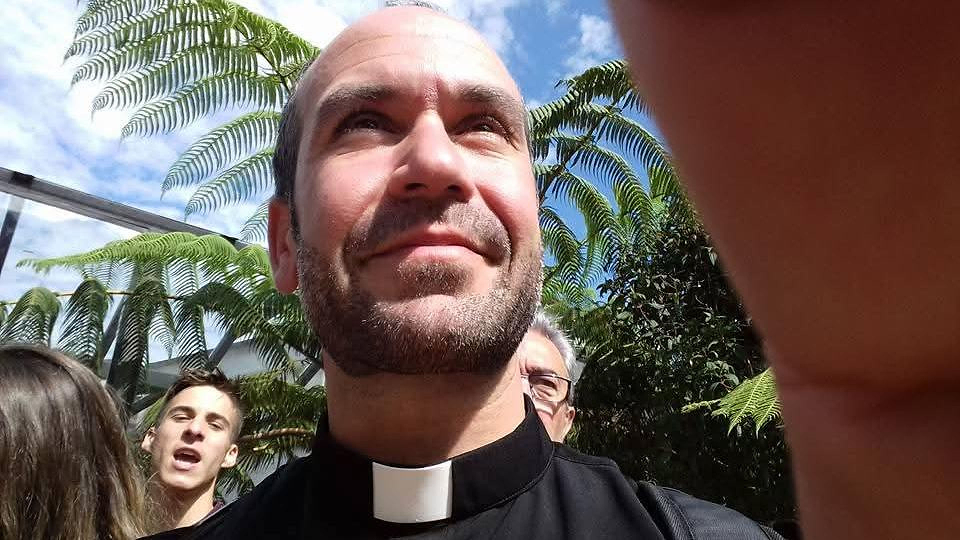 El sacerdote Carlos Redondo, tras encabezar a un g