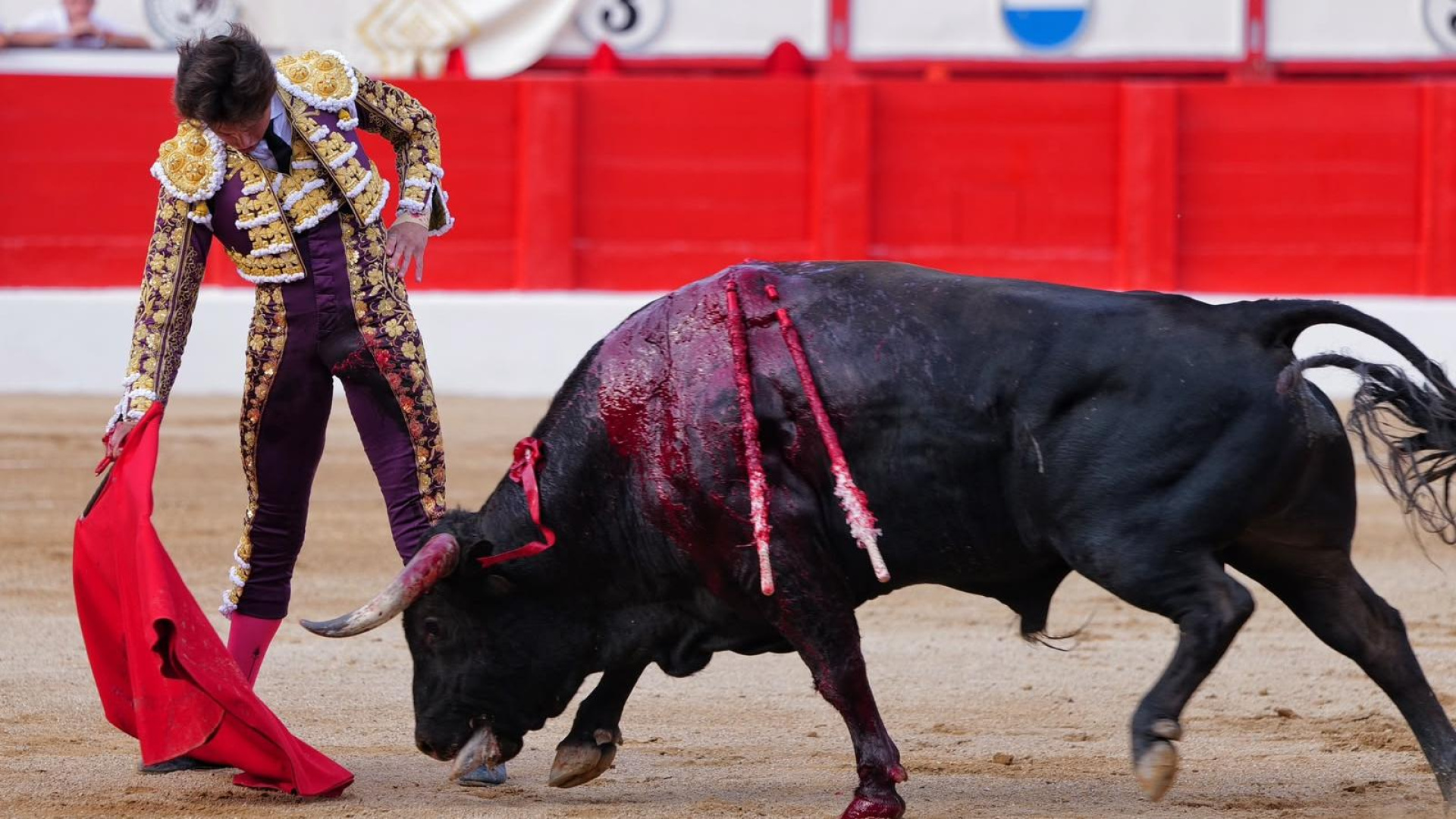 Roca Rey salva otra tarde de escaso fondo ganadero en Santander