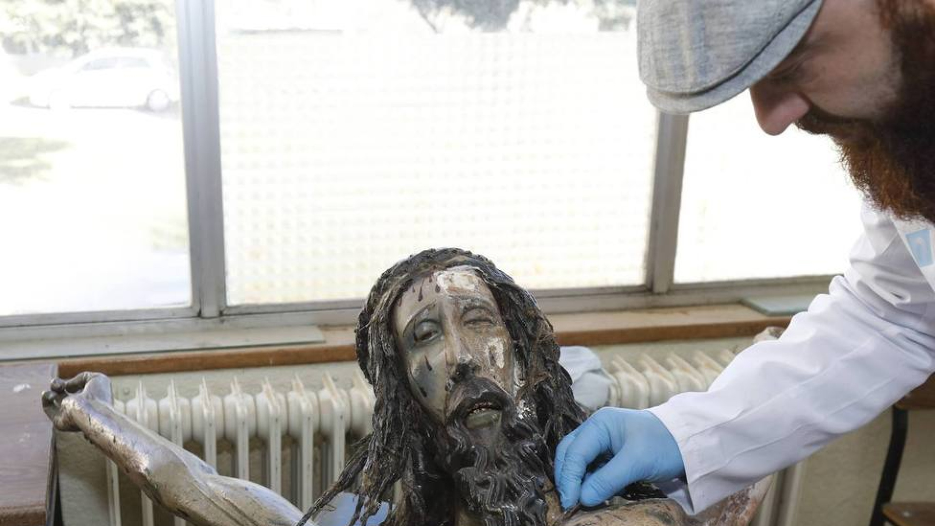 El método de estas hermanas restauradoras de Toledo al trabajar con arte religioso: 