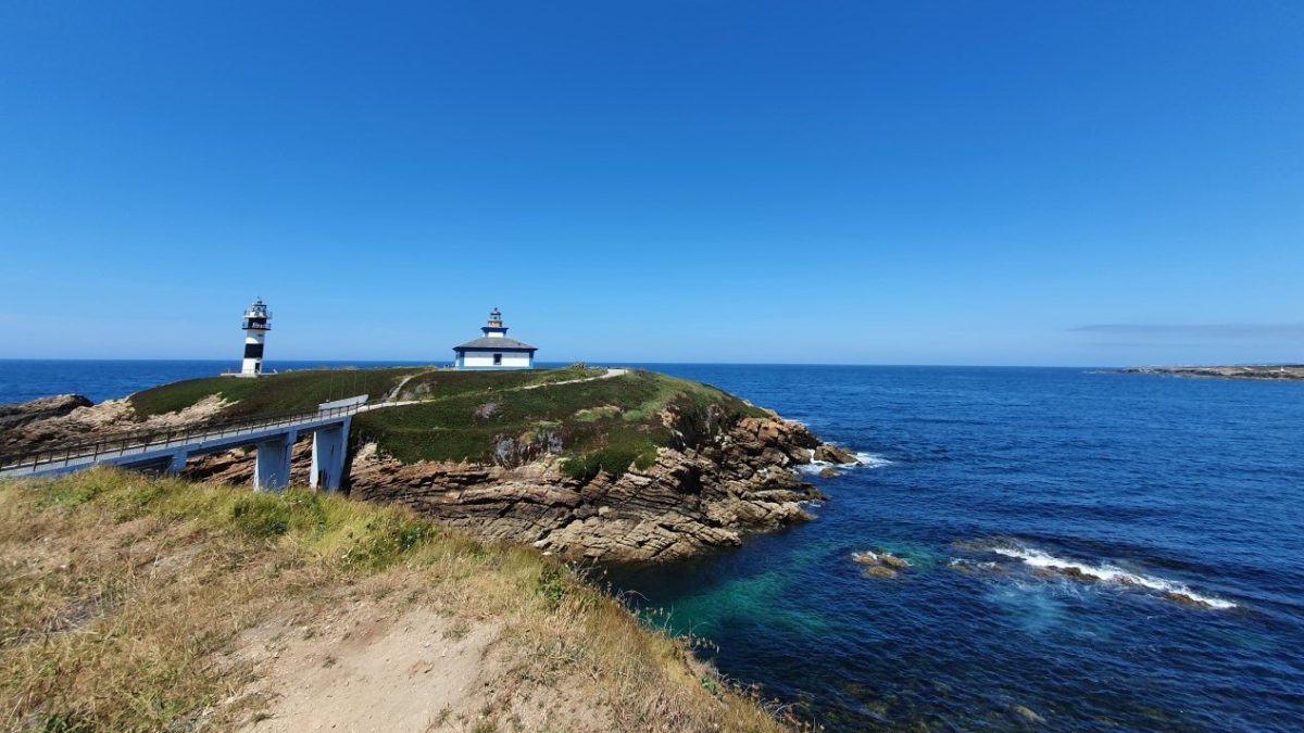 Ecoloxistas en Acción pide al Estado y a la Xunta que recurra la explotación privada de una isla y un faro en Ribadeo (Lugo)