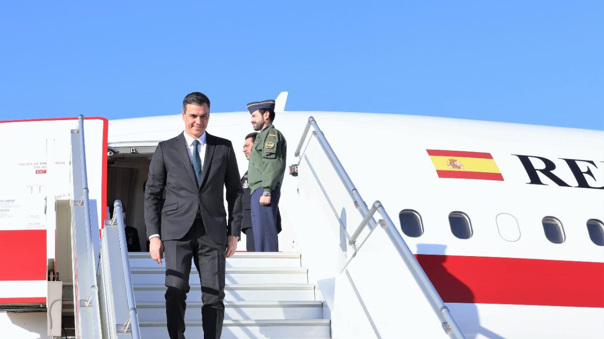 Una incidencia en su avión obliga a Sánchez a aterrizar en Turquía cuando iba a Armenia