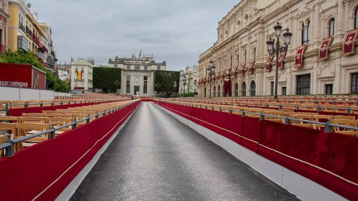 Las sillas de la Semana Santa de Sevilla viajan por mar para