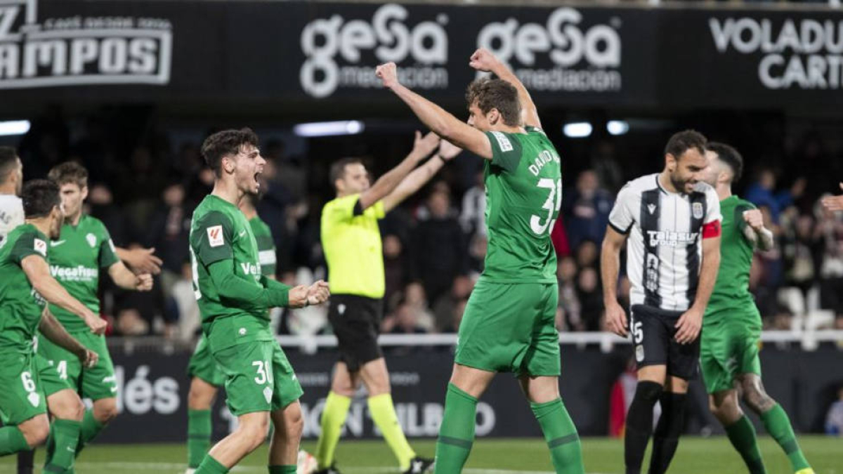 El Elche escala hasta la quinta posición y se queda a tres puntos del ...