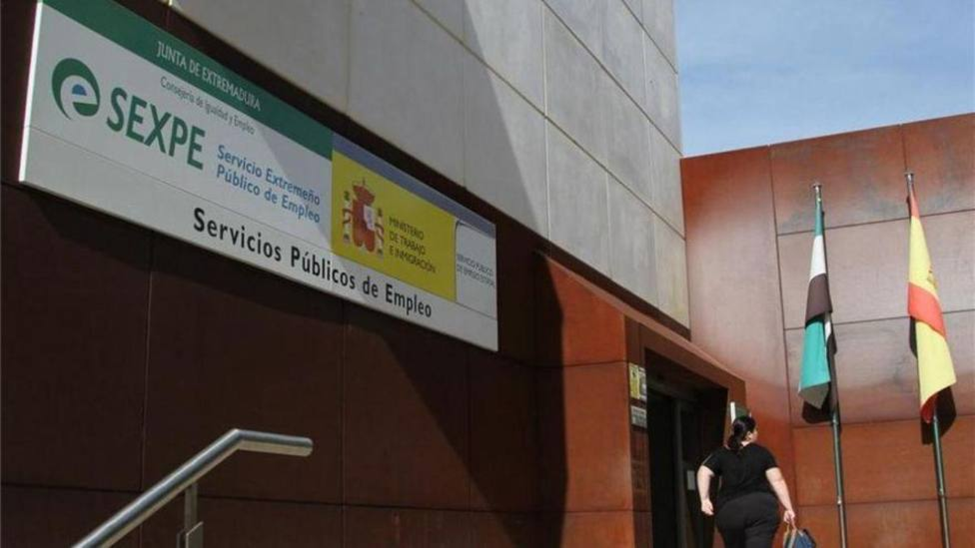 Extremadura impulsa su mercado laboral con una notable caída del paro en mayo