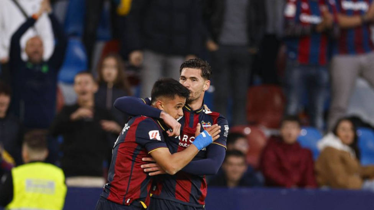 El Levante sigue escalando posiciones y mete al Zaragoza en problemas