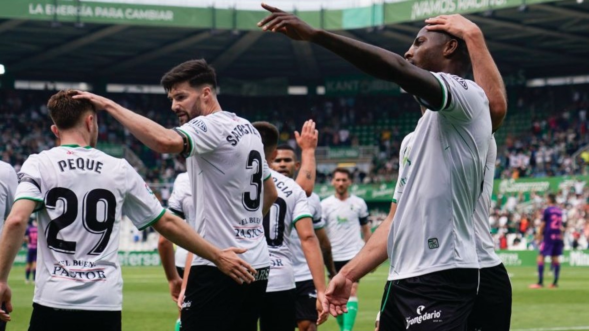 El Racing se despide de la temporada con tres puntos en casa