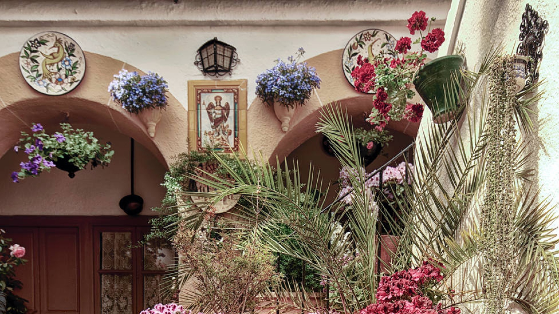 Los patios de Córdoba revelan su alma entre jardines, fuentes y estanques