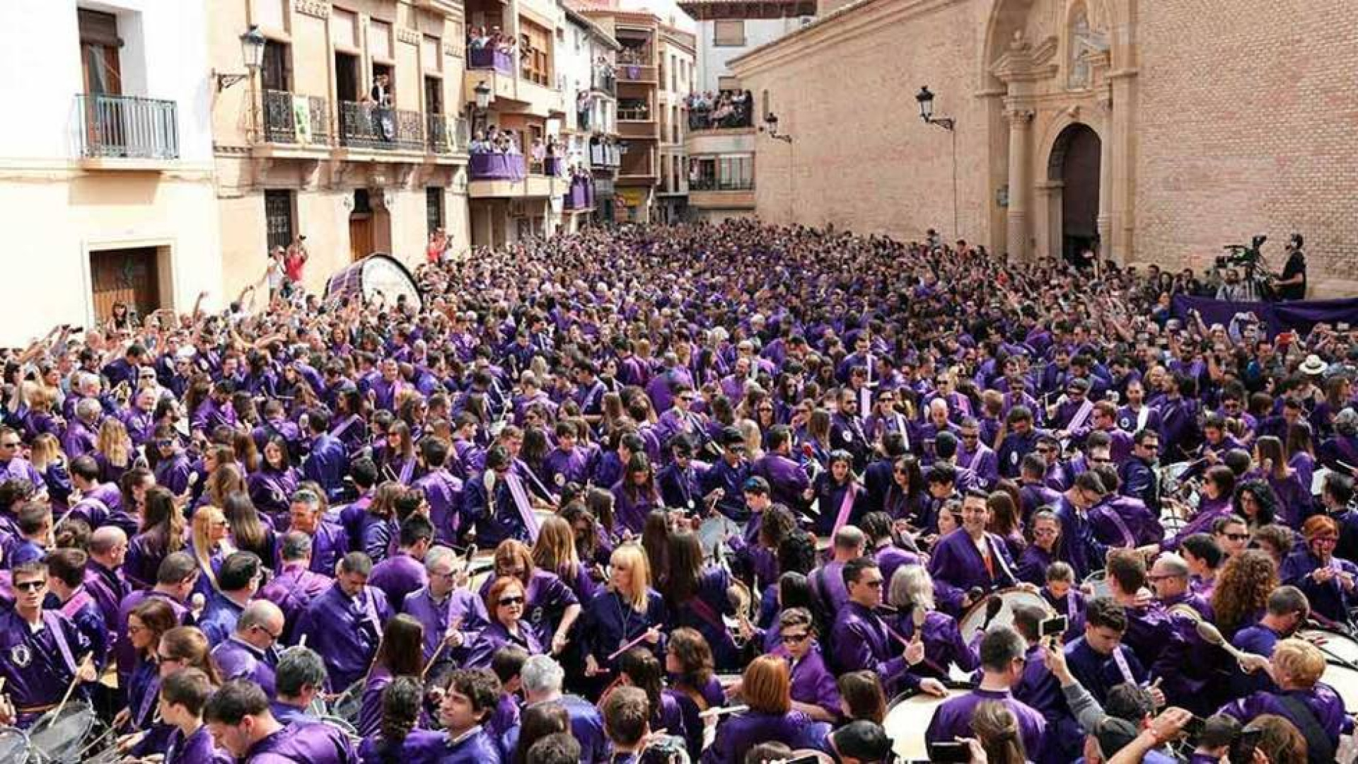 El estruendo que une a nueve pueblos de Teruel: El alma del tambor y el bombo resuena en el Bajo Aragón