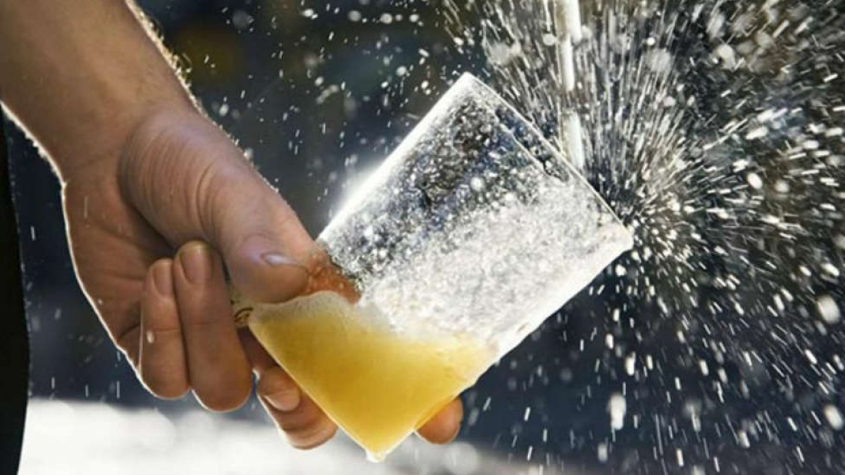 ¿Pagar más por la sidra escanciada? Luis Benito García, impulsor del reconocimiento de la Unesco a la cultura sidrera, abre la puerta a un sobrecoste por el servicio