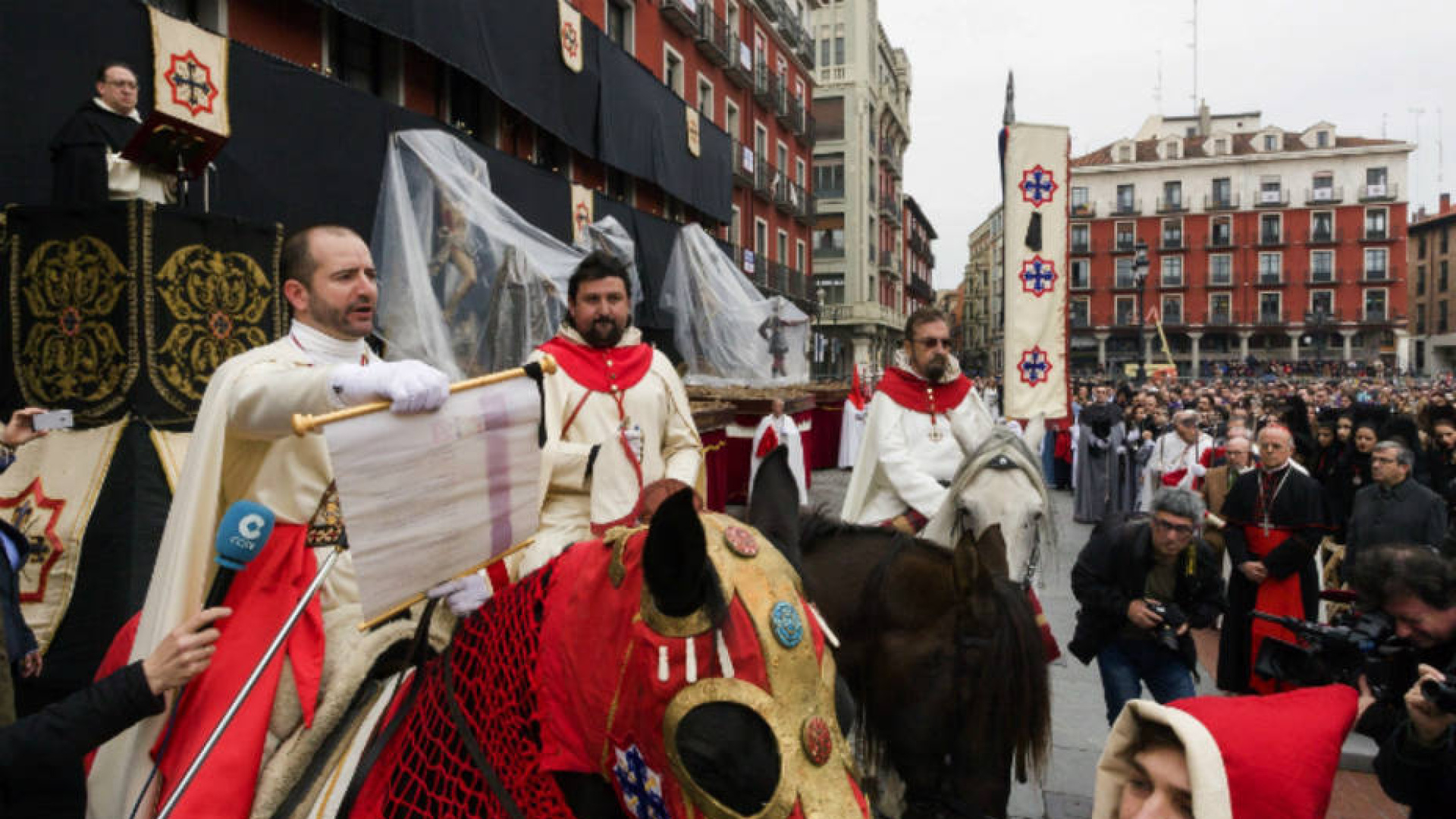 “Es un acto único y especial”: la emoción del pregonero a caballo del Sermón de las Siete Palabras de Valladolid