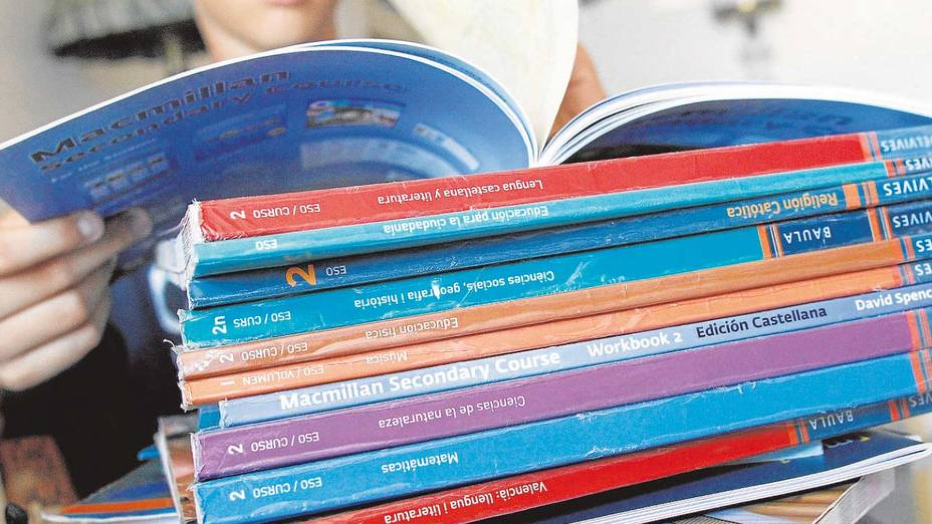 Miles de familias riojanas podrán pedir ayudas económicas para comprar libros y pagar el comedor desde junio: Así ayudan las nuevas becas escolares en La Rioja