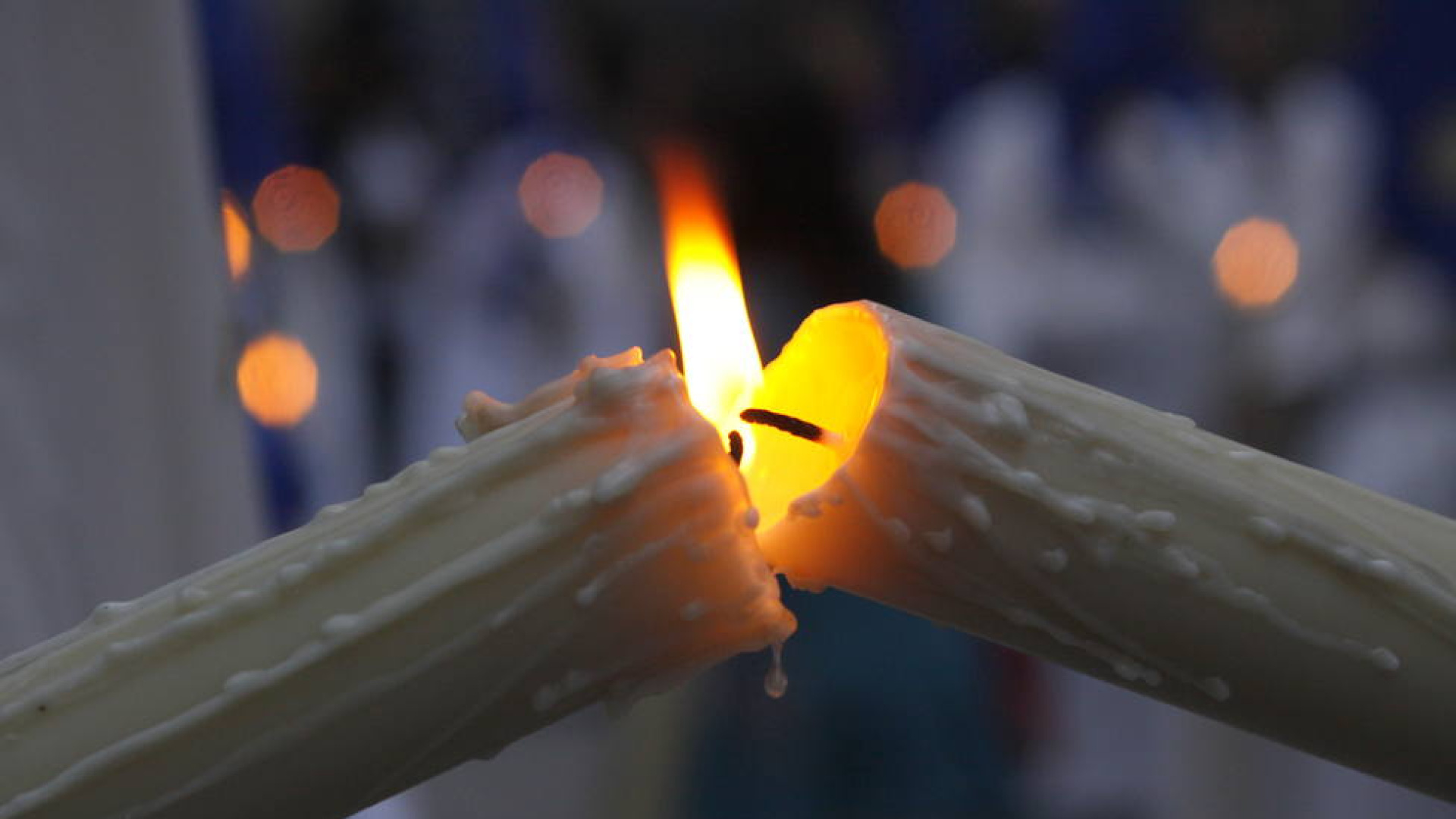 El Vía Crucis de Es Castell ilumina la noche del Martes Santo con una procesión única